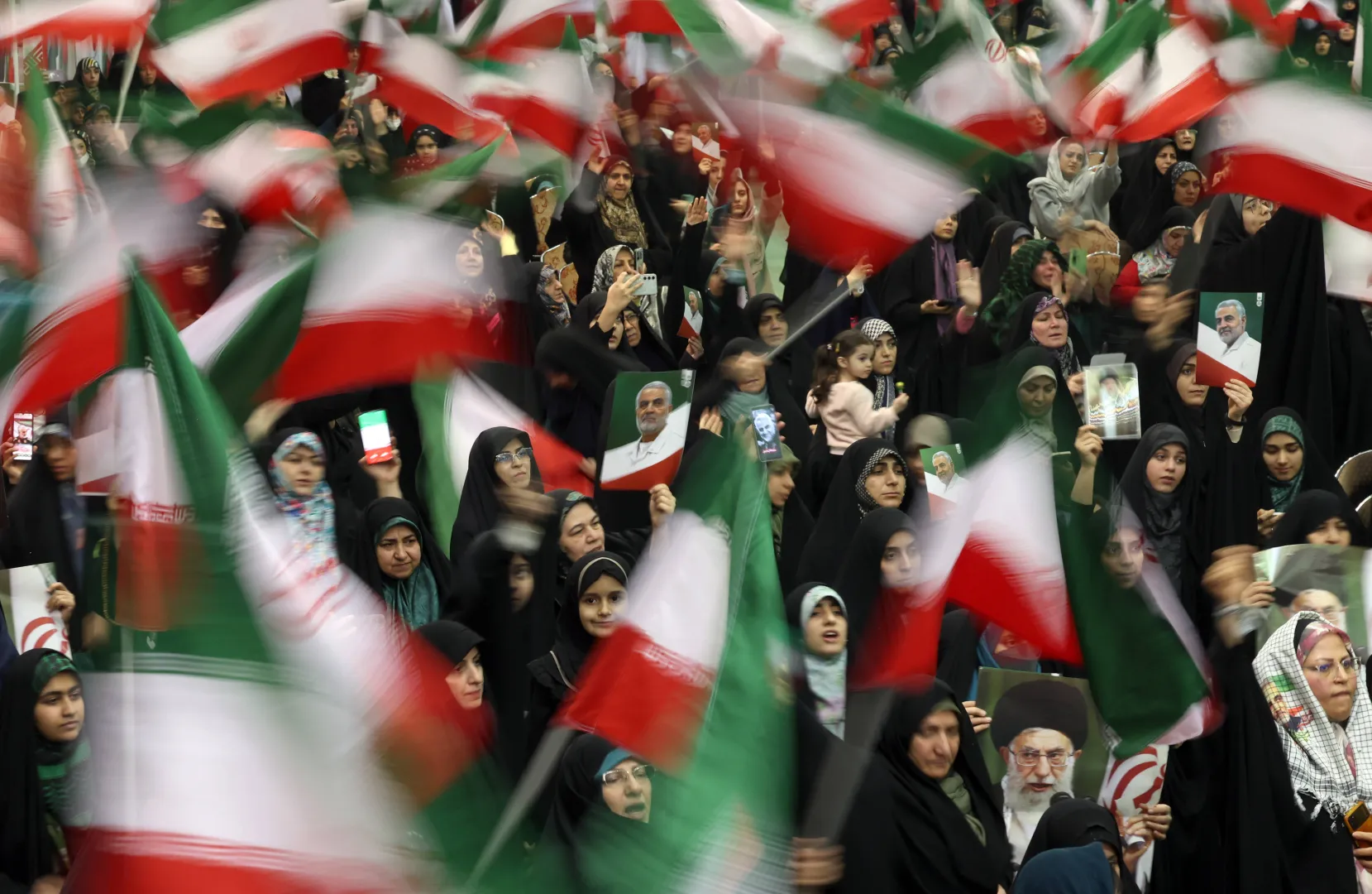 Иран. Митинг на годовщину смерти Сулеймани.  Fot. PAP/EPA/ABEDIN TAHERKENAREH