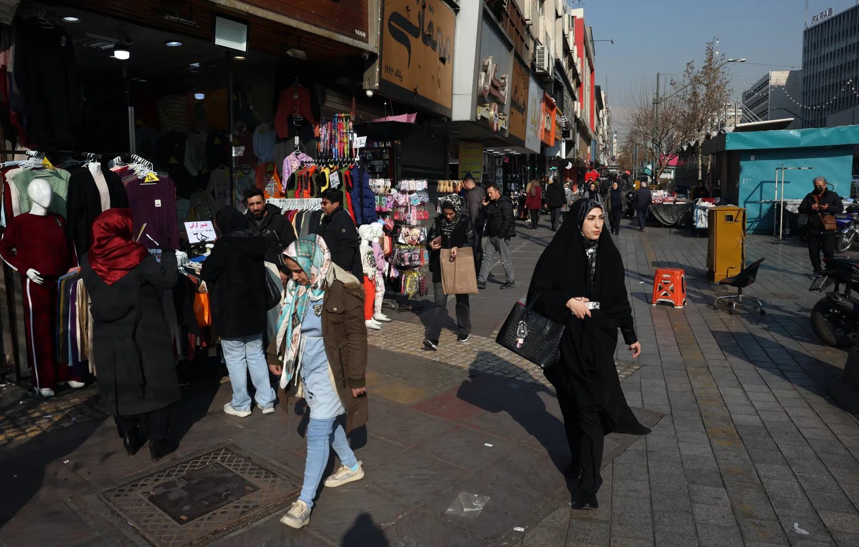 Повседневная жизнь в Тегеране после экономических протестов. Fot. PAP/EPA/ABEDIN TAHERKENAREH