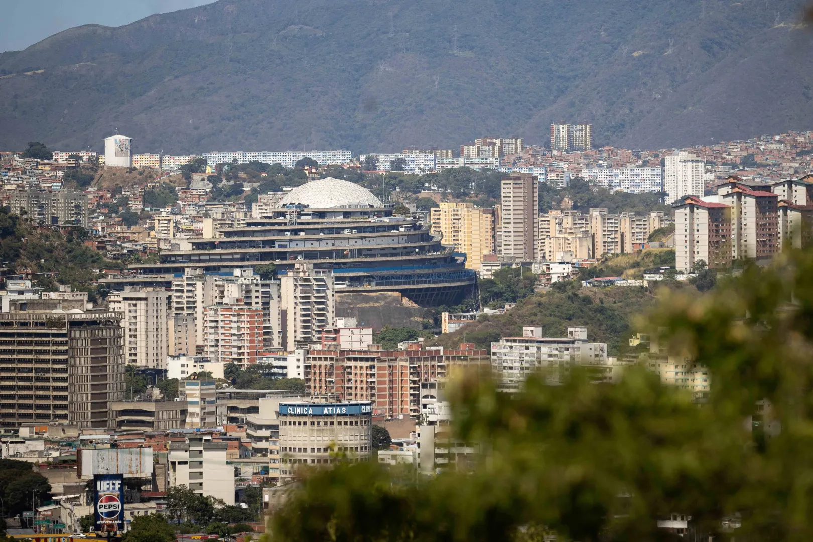 Widok na część stolicy Wenezueli, Caracas, fot. PAP/EPA/EFE/Ronald Pena R