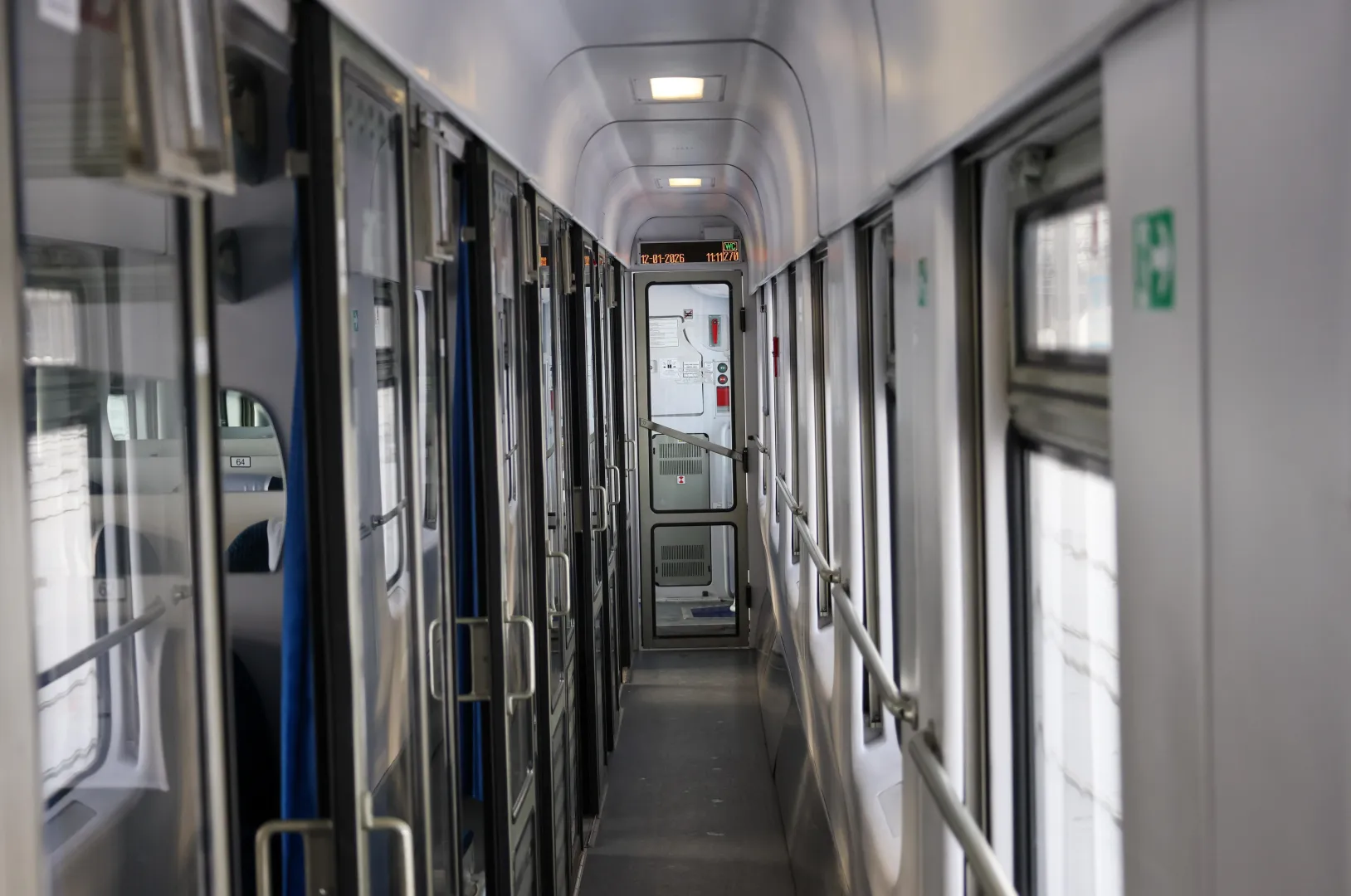 Pociąg PKP Intercity, zdjęcie ilustracyjne, fot. PAP/Albert Zawada