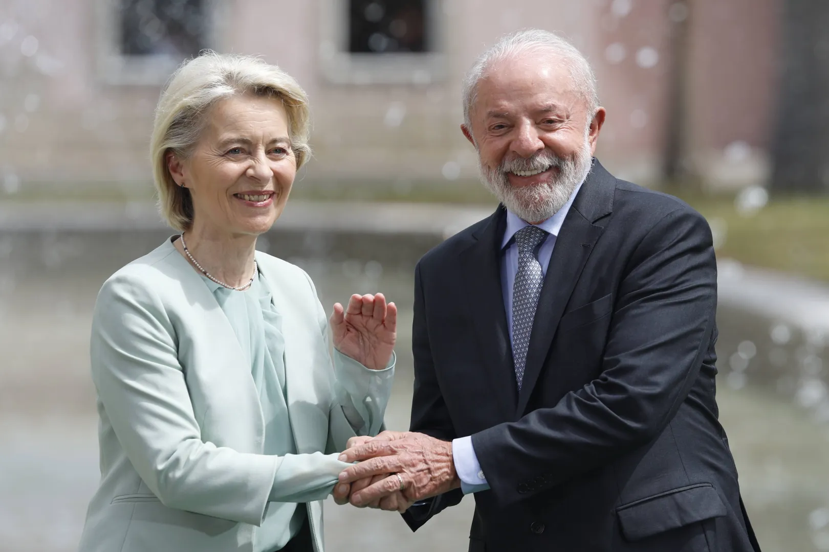 Przewodnicząca Komisji Europejskiej Ursula von der Leyen i prezydent Brazylii Luiz Inacio Lula da Silva Fot. PAP/EPA/Antonio Lacerda