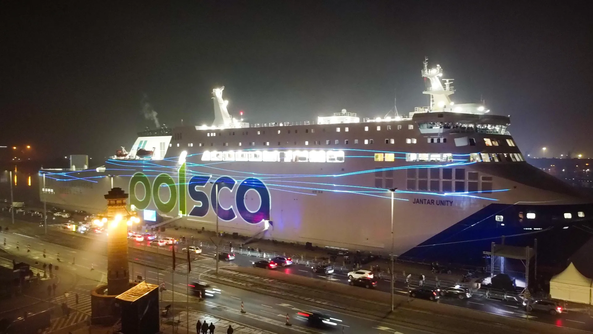 Najnowocześniejszy prom na Bałtyku – Jantar Unity zacumowany przy Bulwarze Chrobrego w Szczecinie Fot. PAP/Marcin Bielecki