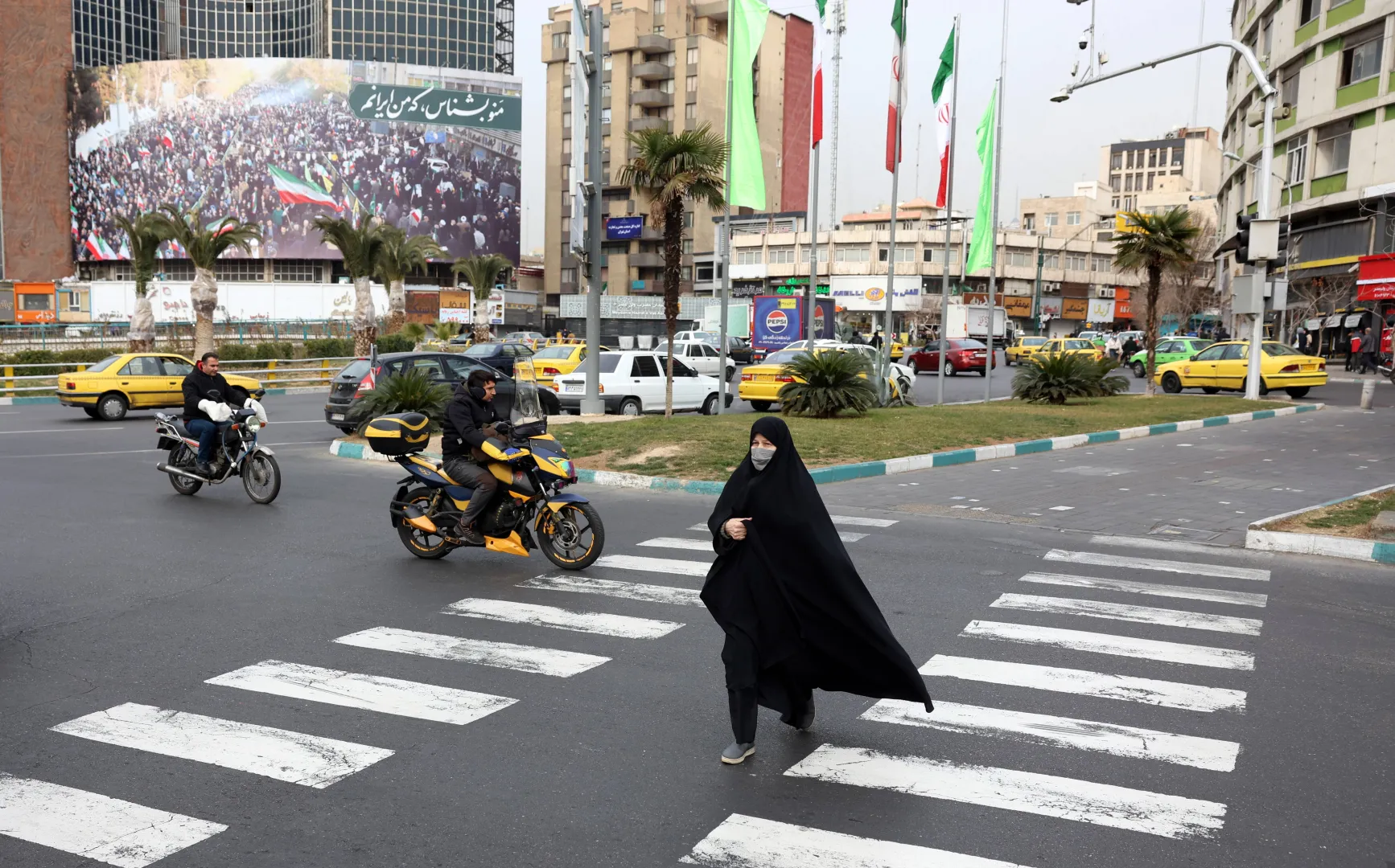 Ulice Teheranu, zdjęcie ilustracyjne, fot. PAP/EPA/ABEDIN TAHERKENAREH