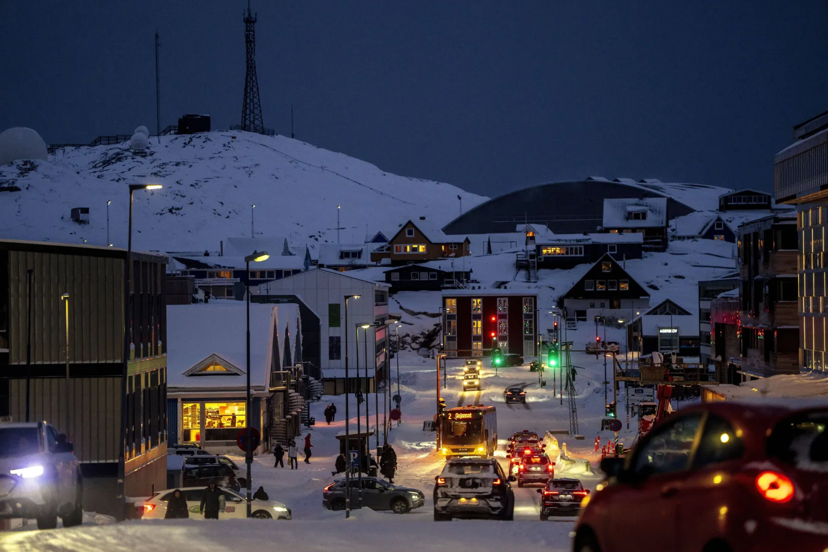 Ulice Nuuk, stolicy Grenlandii, fot. PAP/EPA/RITZAU SCANPIX/Mads Claus Rasmussen