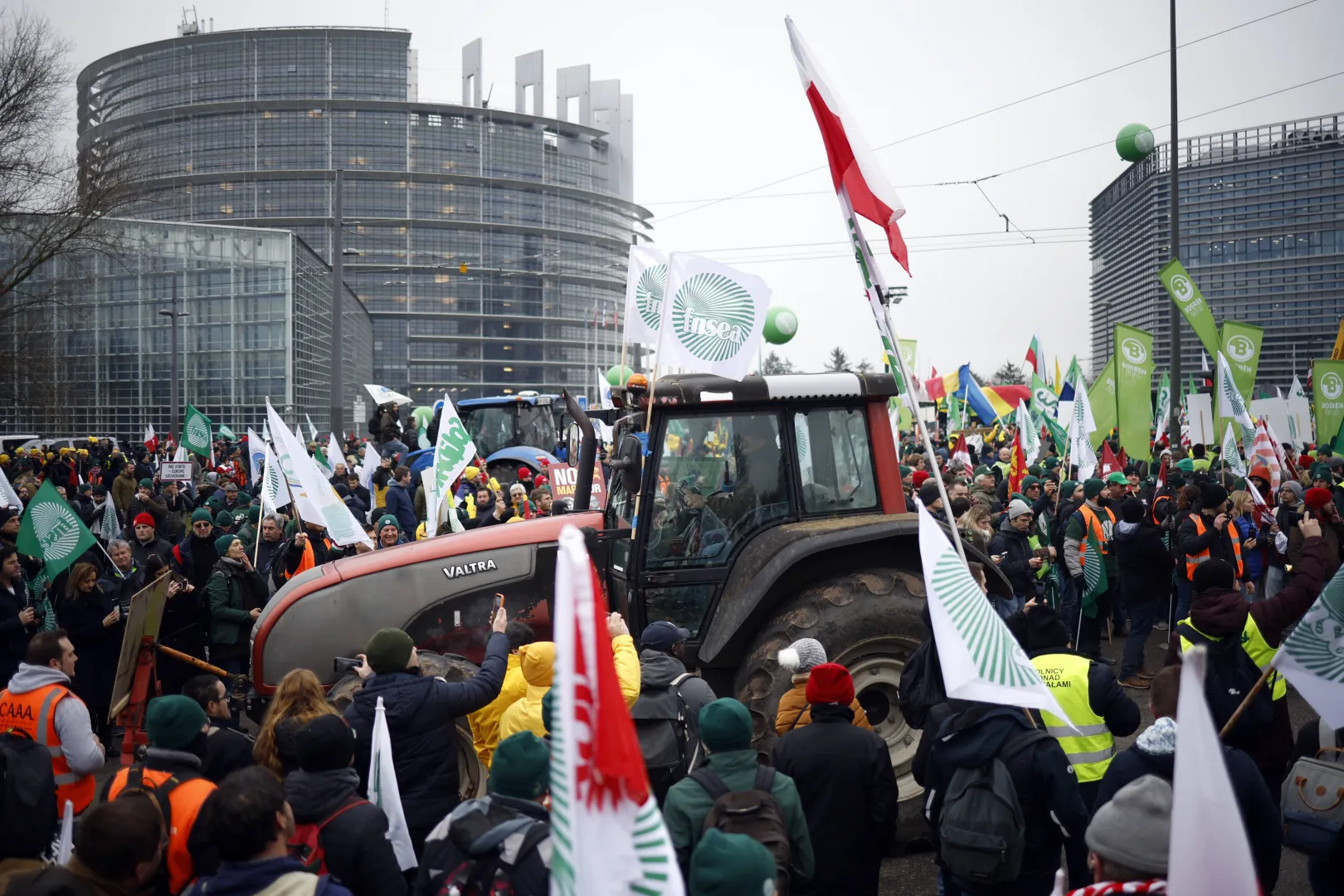 Protest rolników w Strasburgu. Fot. PAP/EPA/YOAN VALAT