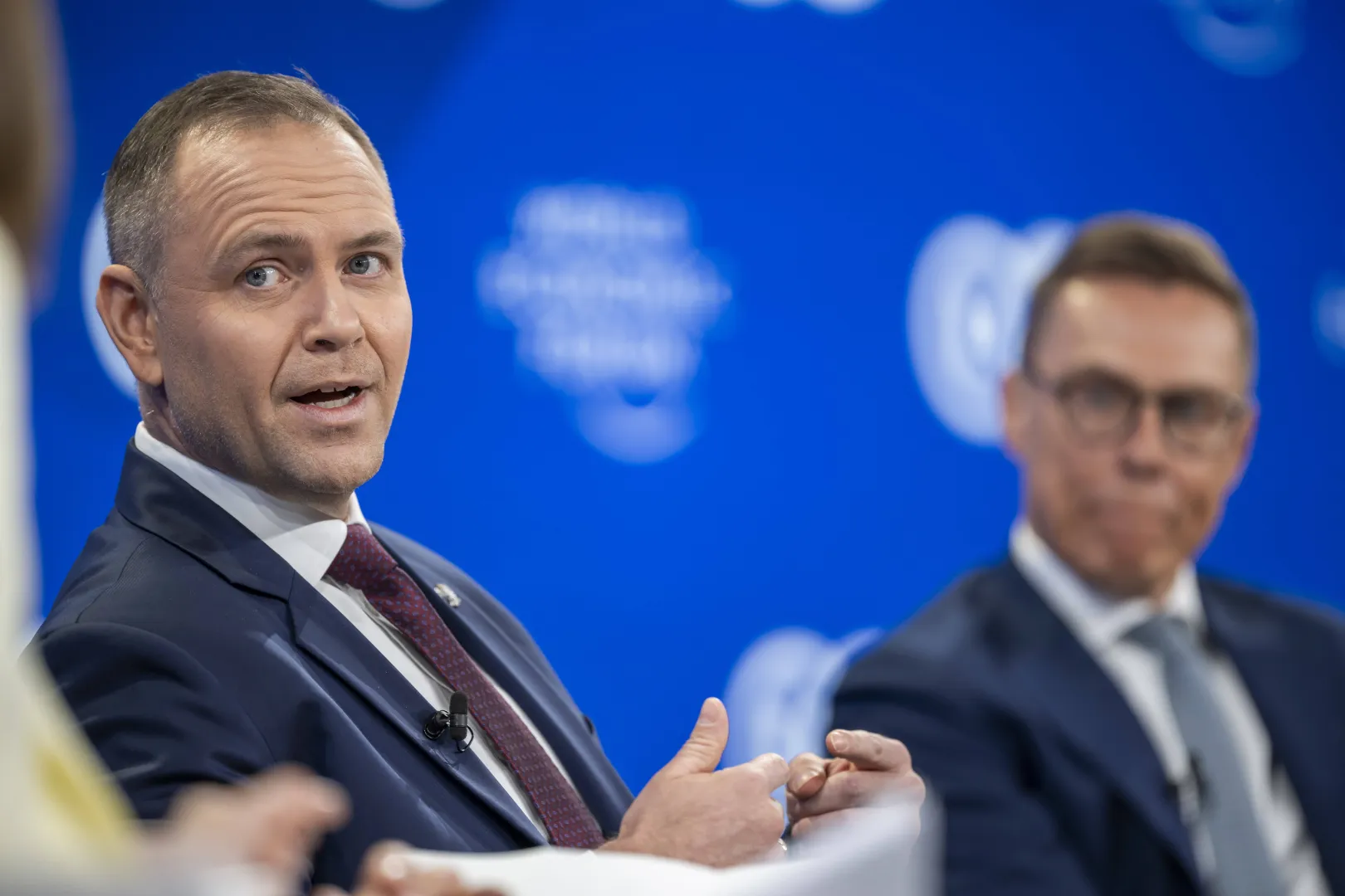 Кароль Навроцький та Александр Стубб. Fot. PAP/EPA/GIAN EHRENZELLER