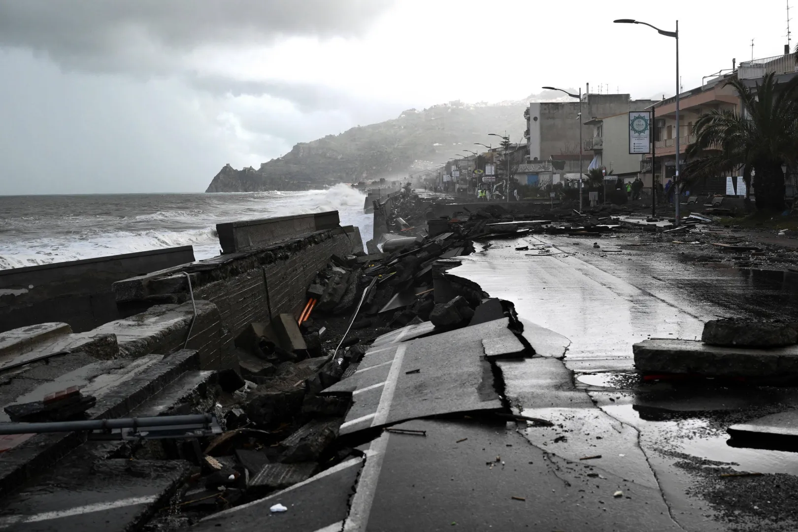 Zniszczenia na Sycylii, fot. PAP/EPA/ANSA/CARMELO IMBESI