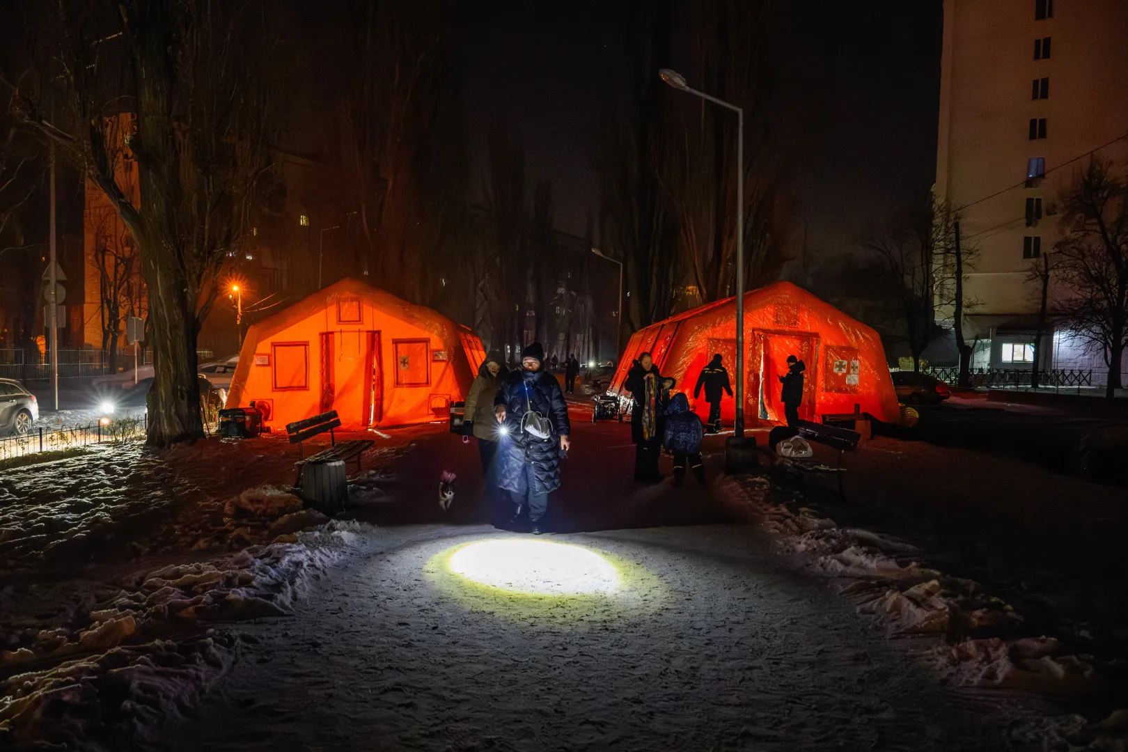 Kliczko powiadomił, że Kijów wyznaczył w każdej dzielnicy miasta ogrzewane miejsca. Fot. PAP/Vladyslav Musiienko