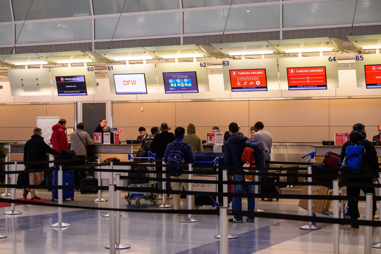 Odwołane loty w USA. Fot. PAP/EPA/JEROME MIRON