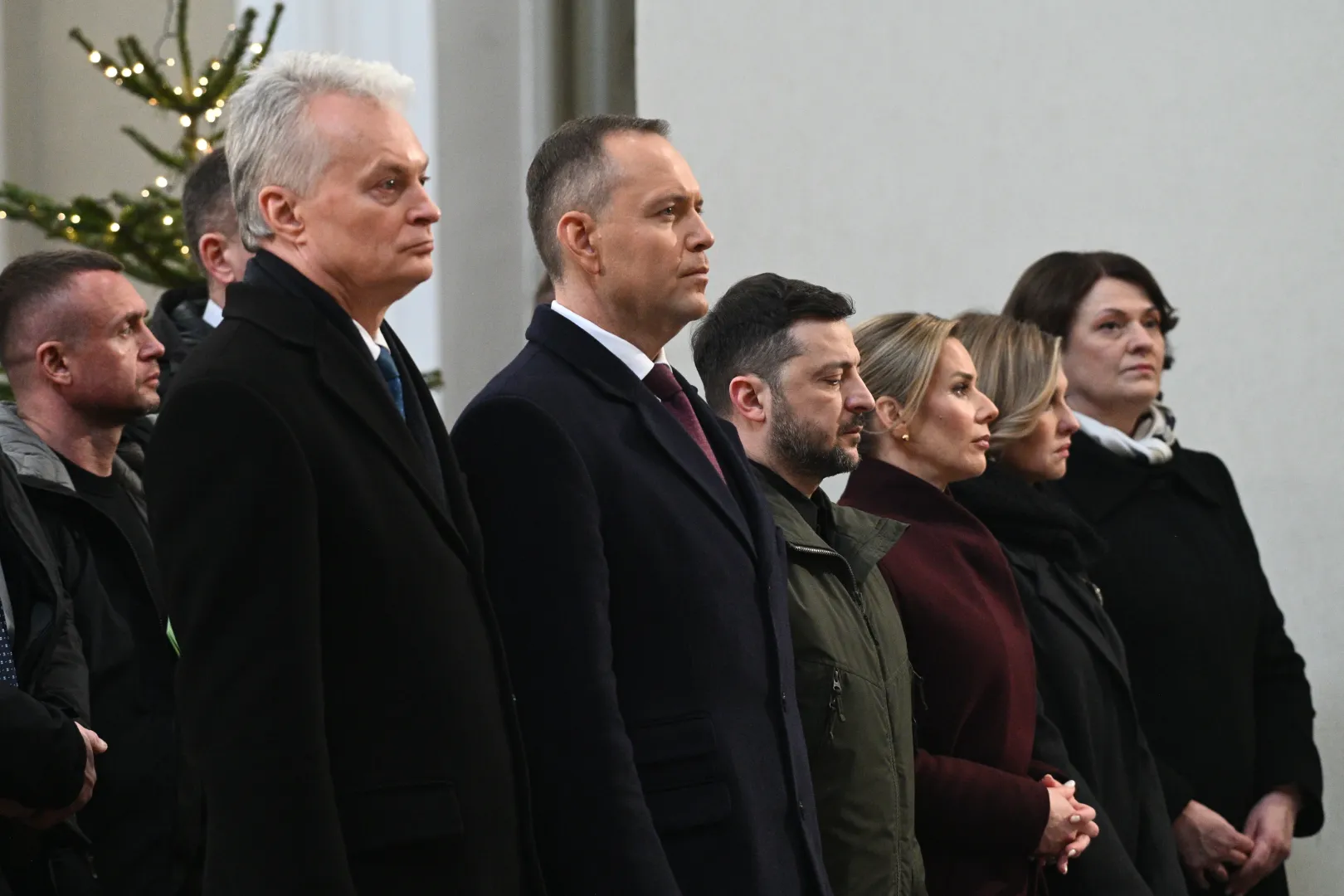 Prezydent RP Karol Nawrocki, pierwsza dama Marta Nawrocka, prezydent Republiki Litewskiej Gitanas Nauseda z małżonką Dianą Nausediene oraz prezydent Ukrainy Wołodymyr Zełenski z małżonką Ołeną Zełenską. Fot. PAP/Valdemar Doveiko