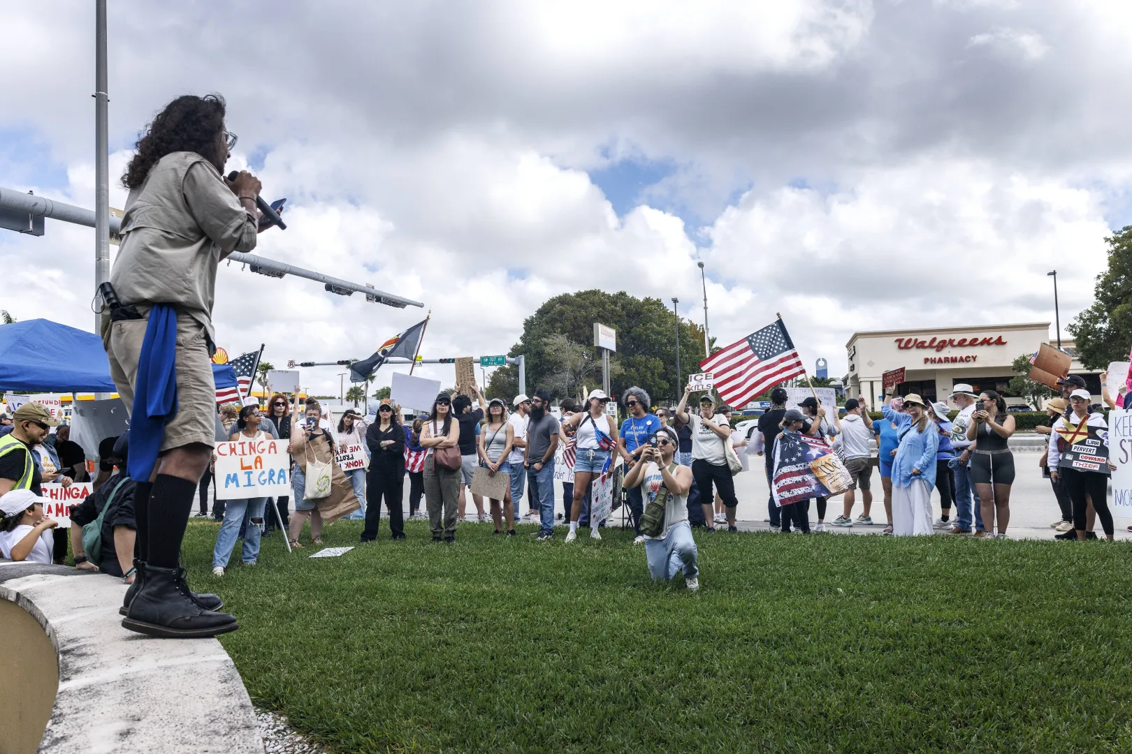 Protest przeciw przemocy w Los Angeles. Fot. PAP/EPA/CRISTOBAL HERRERA-ULASHKEVICH