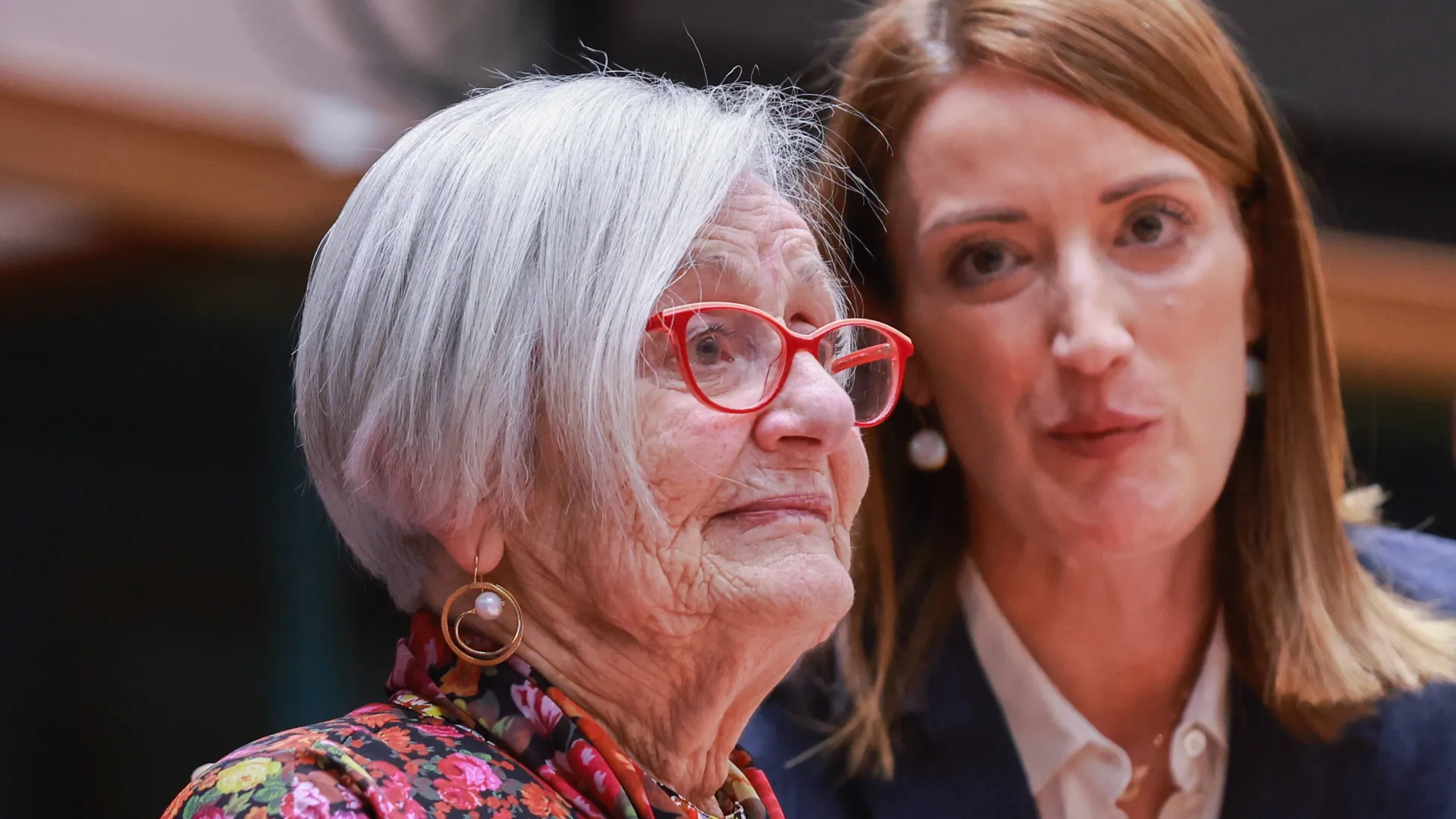 Roberta Metsola z Tatianą "Tati" Bucci ocalałą z Holokaustu Fot. PAP/EPA/Olivier Hoslet