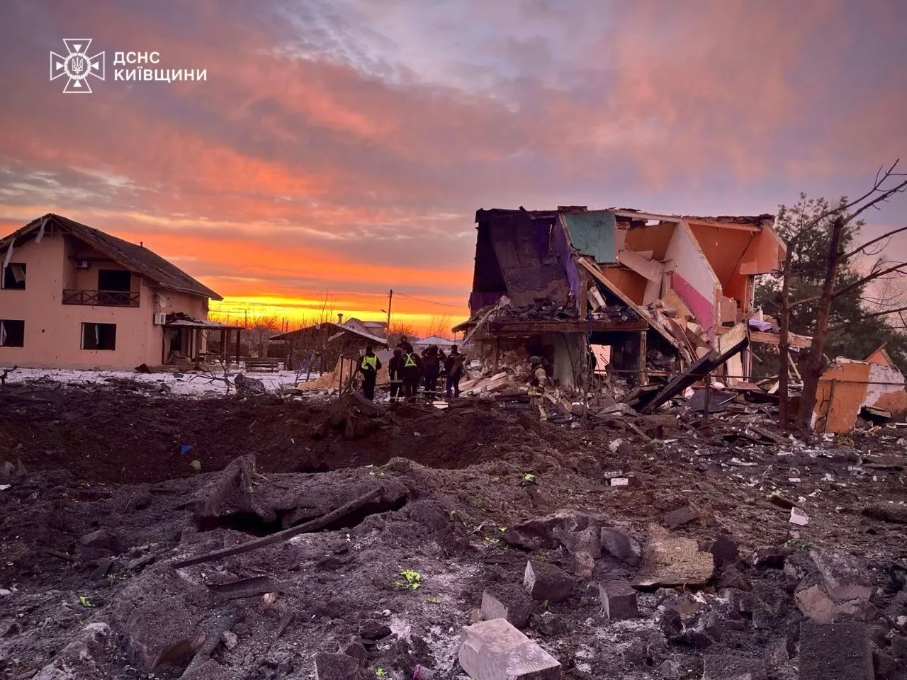 Наслідки російського обстрілу Київщини. Fot. Facbook / ДСНС України, ДСНС Київщини