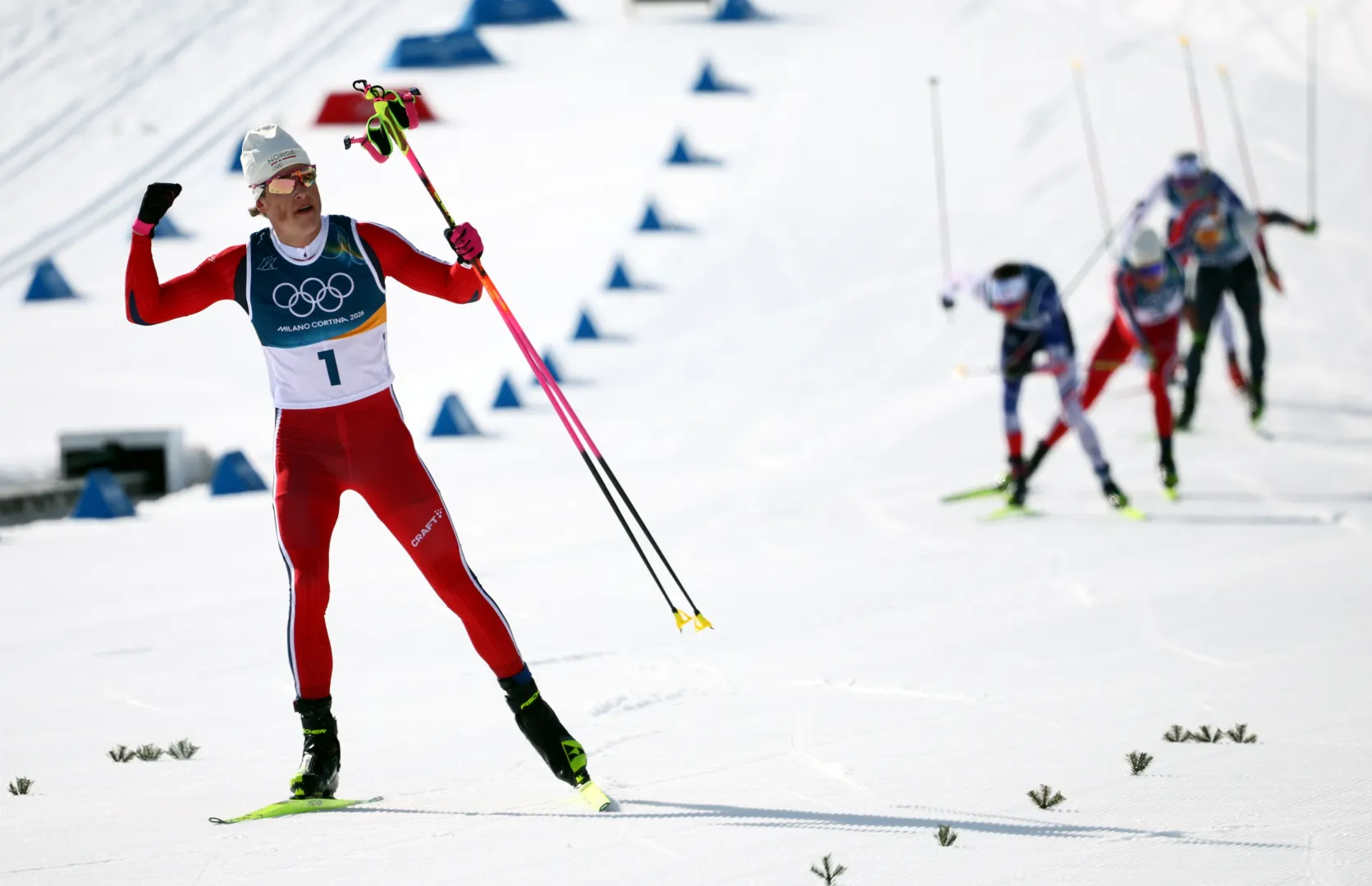 Norweg Johannes Hoesflot Klaebo zwycięża w biegu narciarskim na dystansie 10 km i 10 km mężczyzn podczas Zimowych Igrzysk Olimpijskich 2026. Fot. EPA/HANNIBAL HANSCHKE