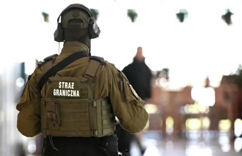 Strażnik graniczny, zdjęcie ilustracyjne, fot. PAP/Darek Delmanowicz