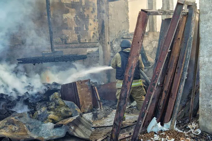 Zniszczenia po ataku na Ukrainę. Fot. PAP/Alena Solomonova