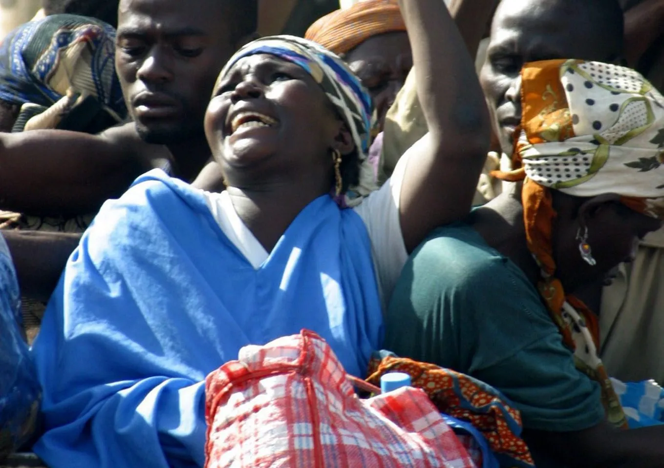 Część mieszkańców uciekła, cześć została otoczona przez napastników, schwytana i rozstrzelana. Fot. PAP/EPA/	STR (zdjęcie ilustracyjne)