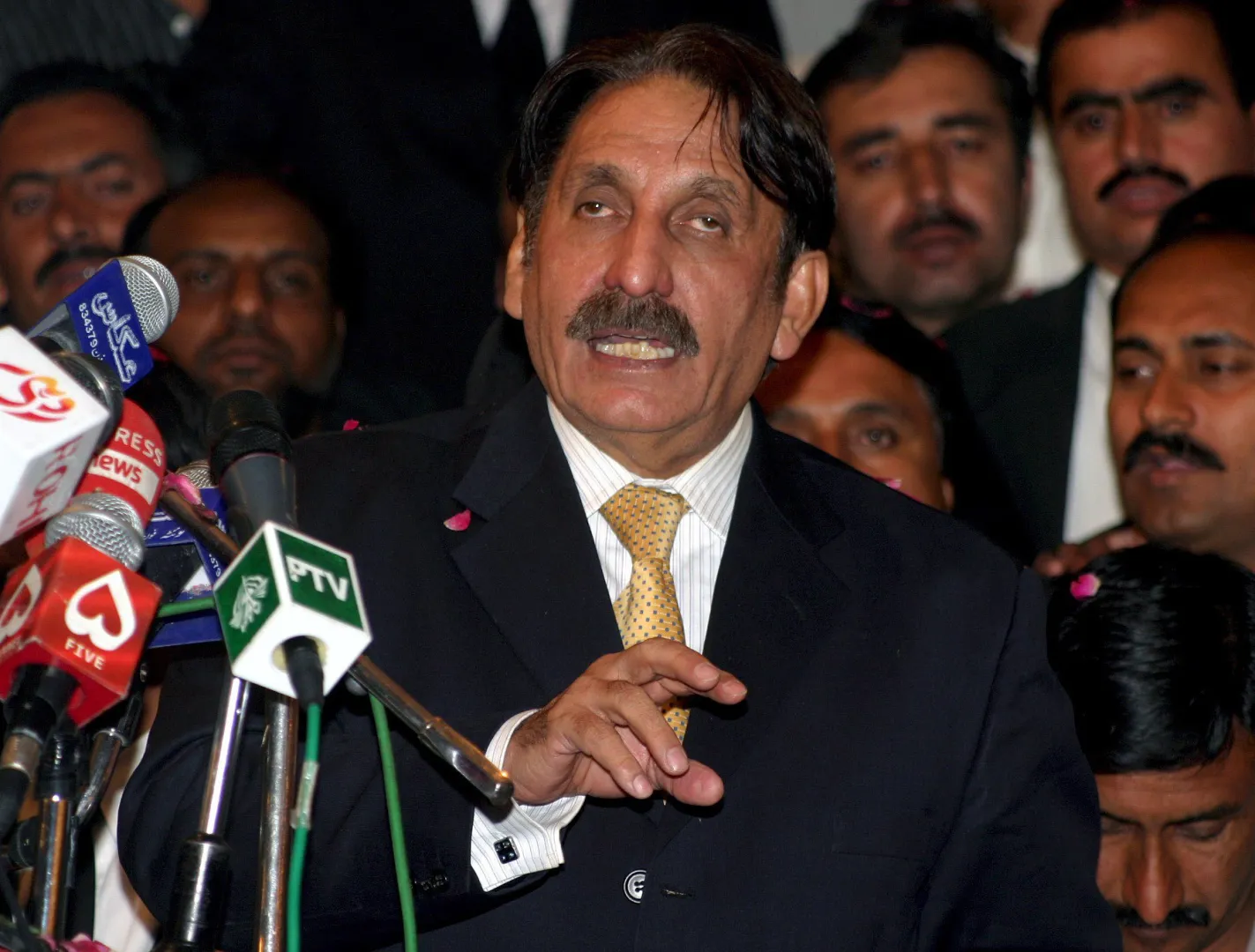 Rzecznik armii Pakistanu Ahmed Sharif Chaudhry. Fot. PAP/EPA/	F. AHMED