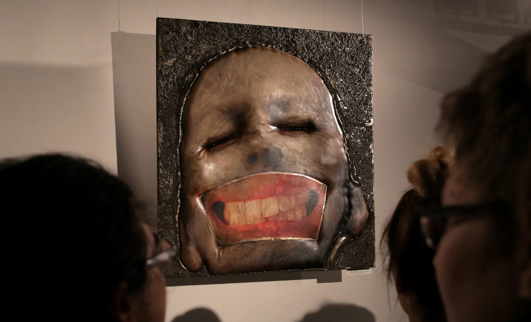 Wernisaż wystawy Anny Drońskiej pt. Melancholia. Artyska obrazuje stany emocjonalne towarzyszące depresji Fot. PAP/Tomasz Waszczuk