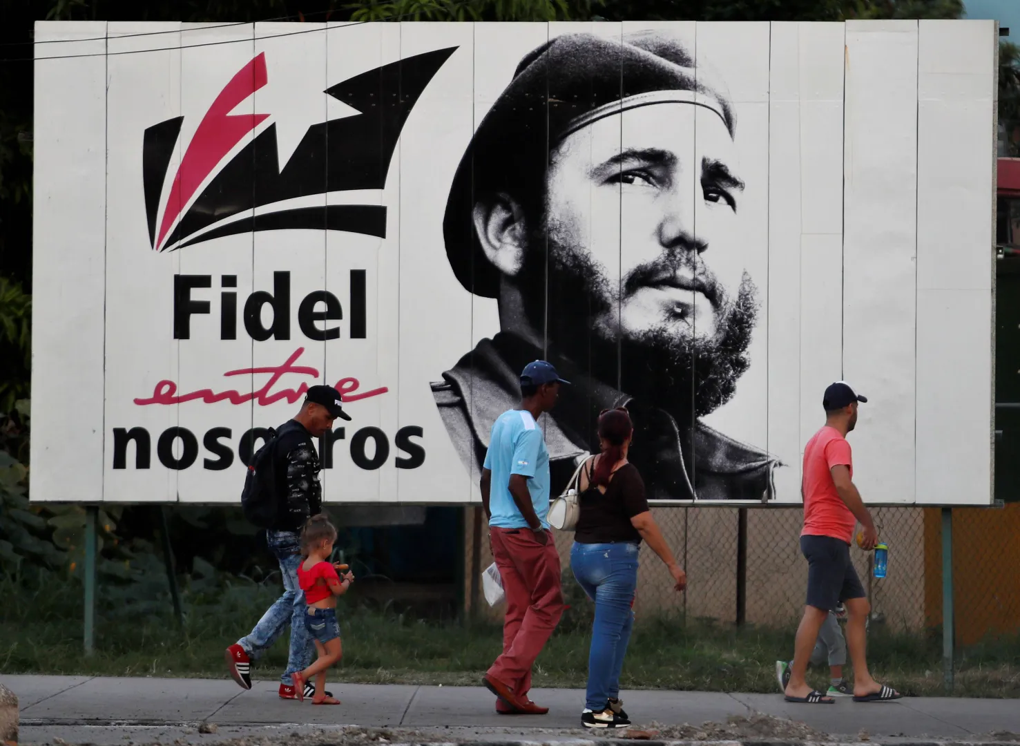 Bilbord upamiętniający Fidela Castro. Fot. EPA/YANDER ZAMORA
