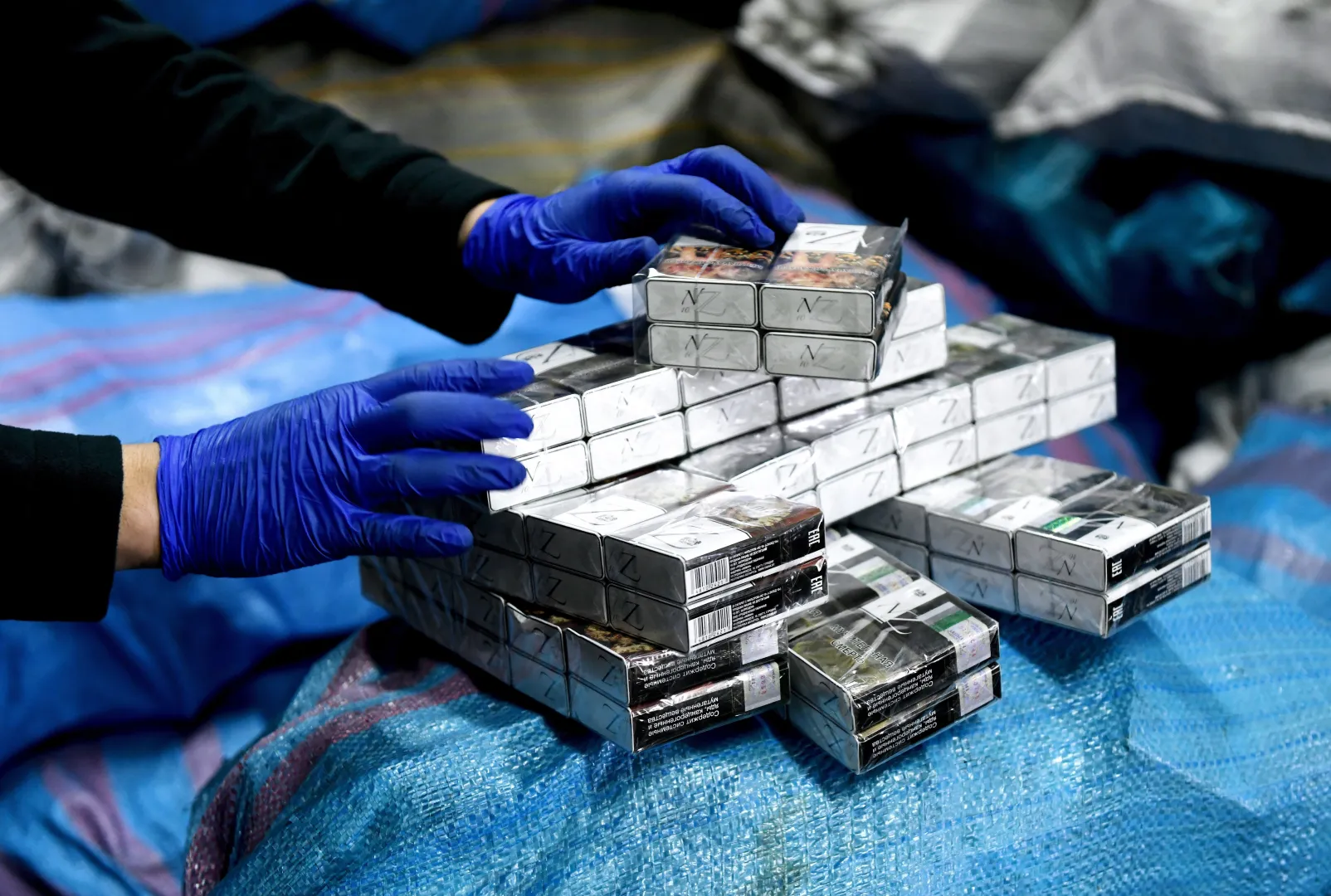 Przemyt papierosów (zdjęcie ilustracyjne). Fot. PAP/Darek Delmanowicz