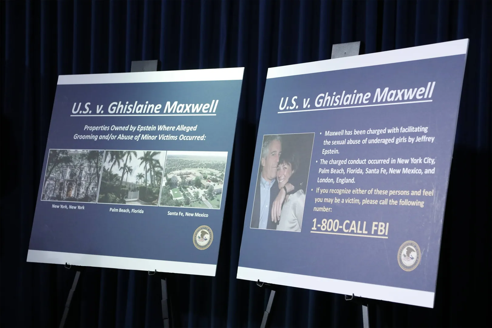 Plansze informacyjne dot. sprawy USA vs. Gishlaine Maxwell. Zdj. ilustracyjne. Fot. PAP/EPA/JASON SZENES