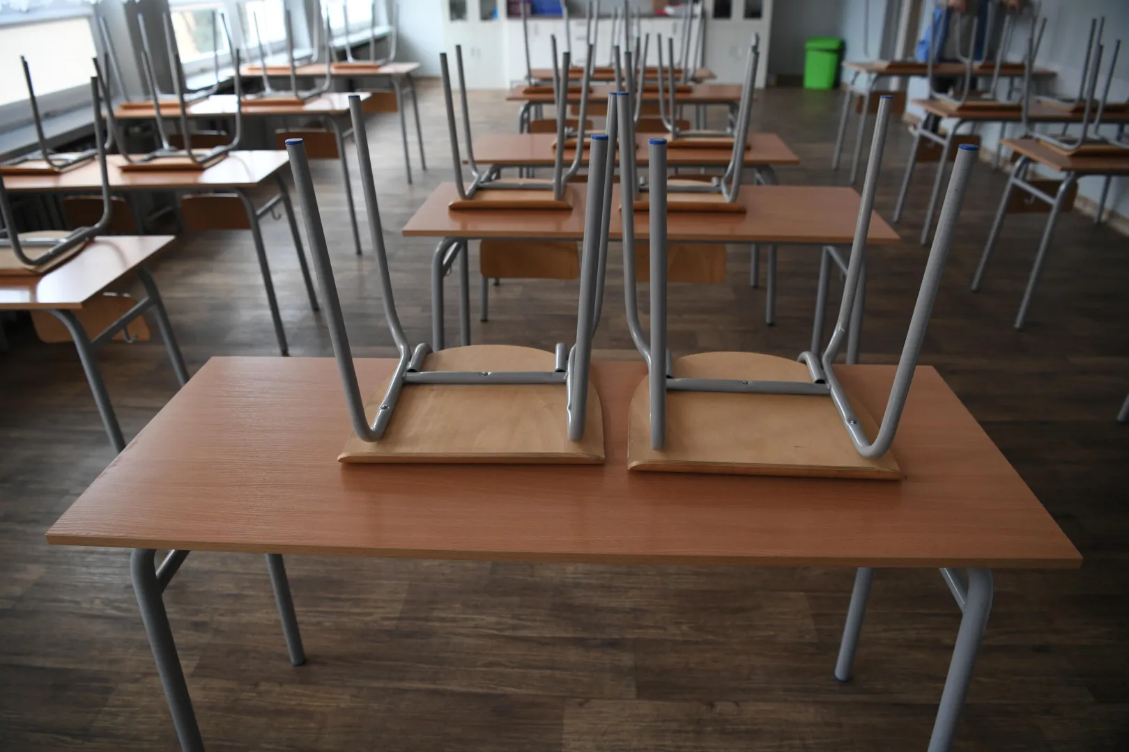 Pusta klasa szkolna Fot. PAP/Darek Delmanowicz