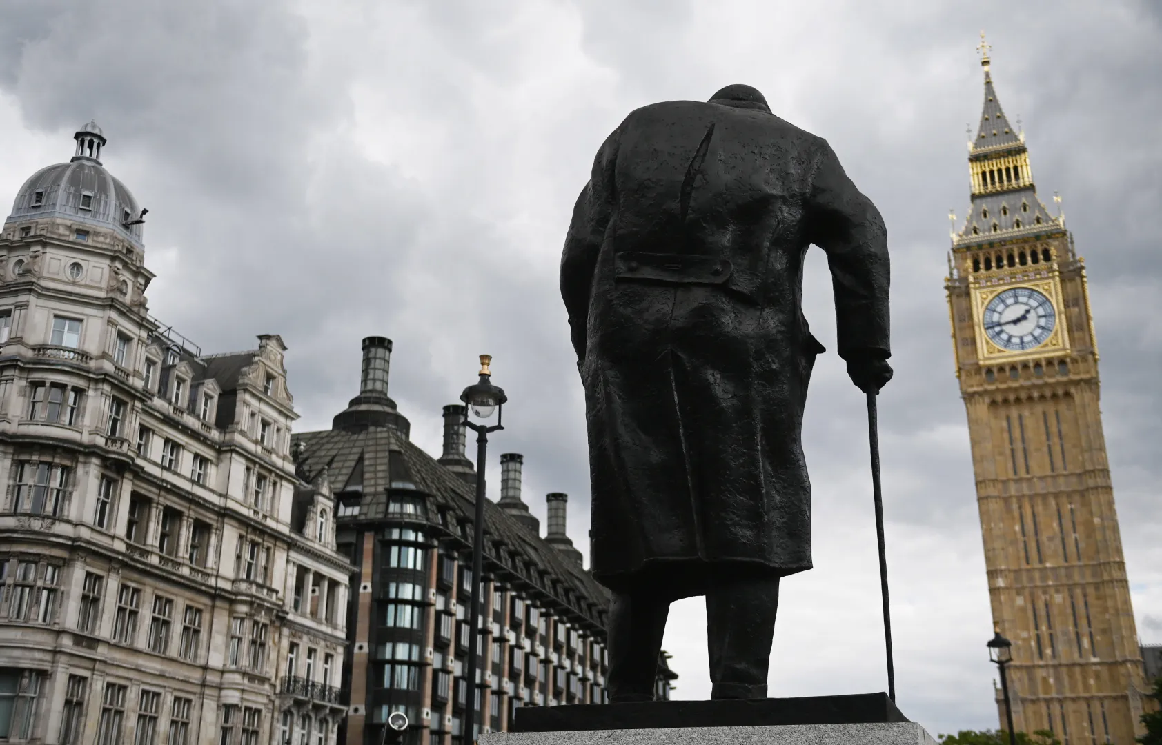 Pomnik byłego premiera Winstona Churchilla w Londynie. Fot. PAP/EPA/NEIL HALL
