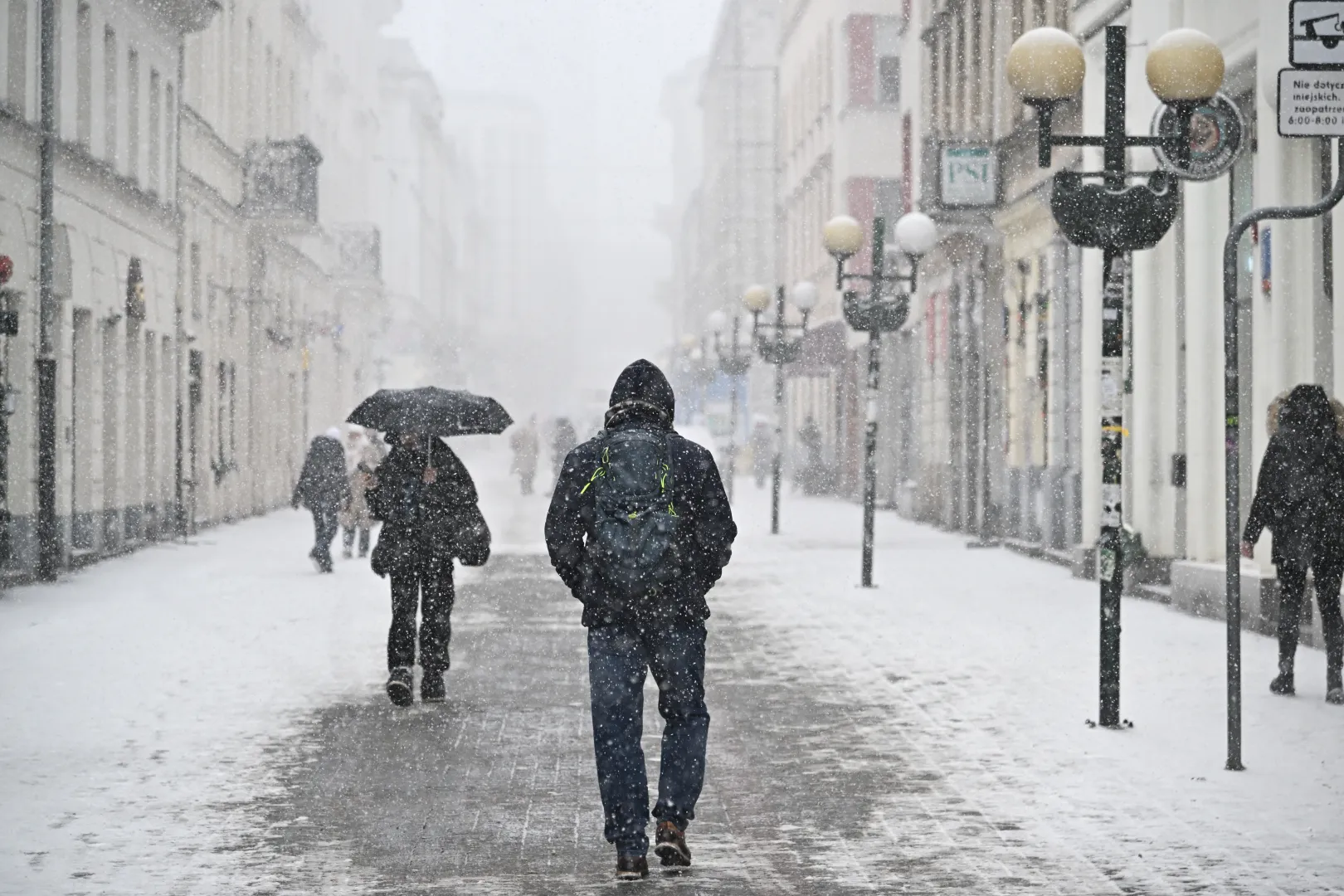 Opady śniegu w Warszawie Fot. PAP/Radek Pietruszka
