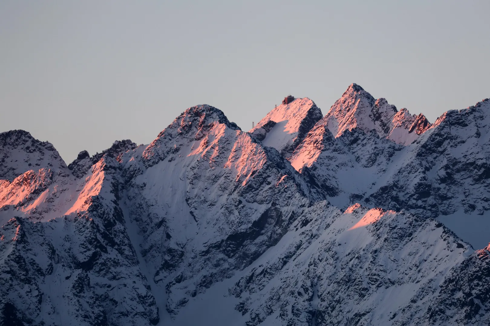Widok na Tatry Wysokie, zdjęcie ilustracyjne, fot. PAP/Grzegorz Momot
