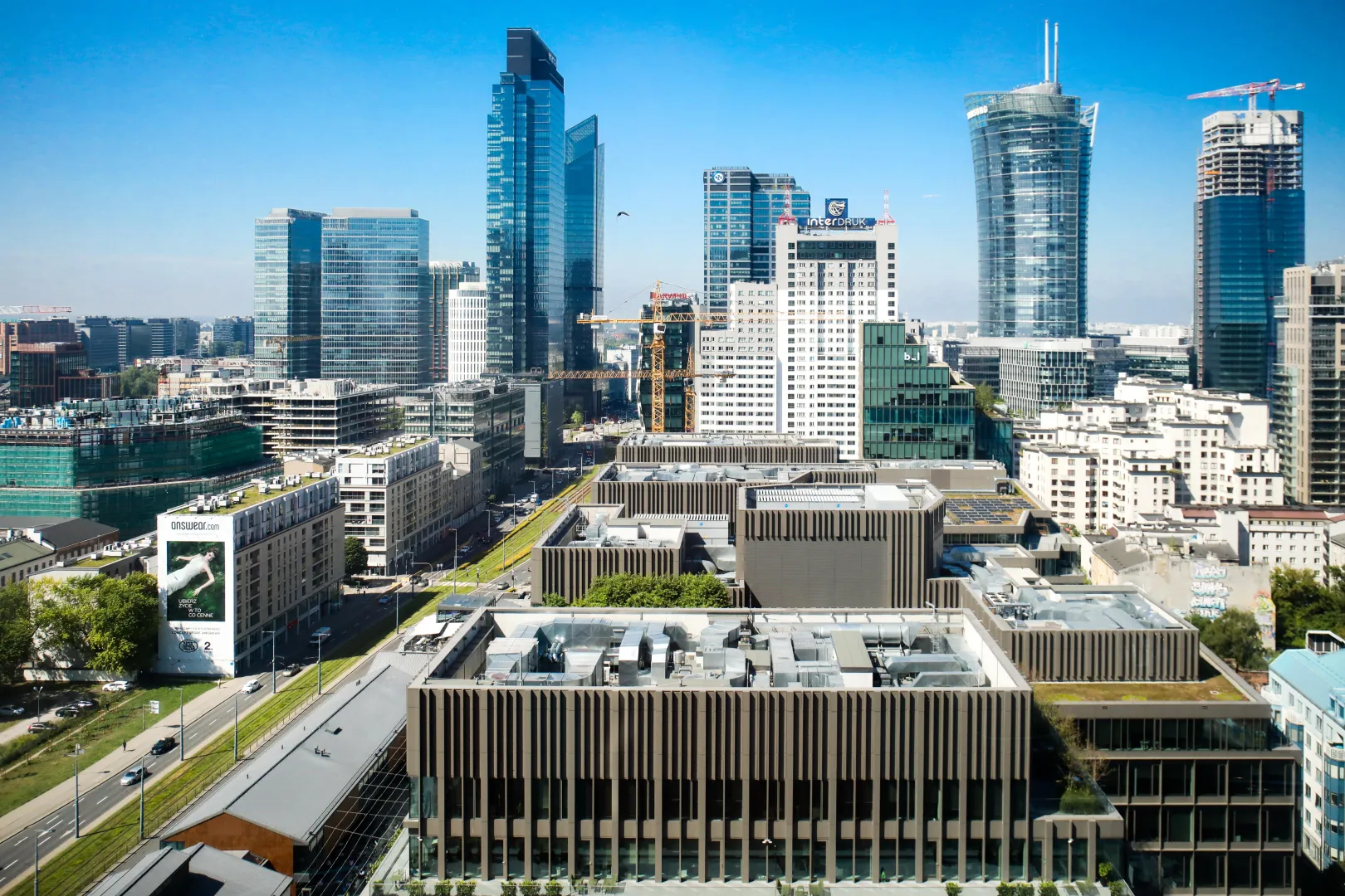 Wieżowce w Warszawie, fot. PAP/Albert Zawada