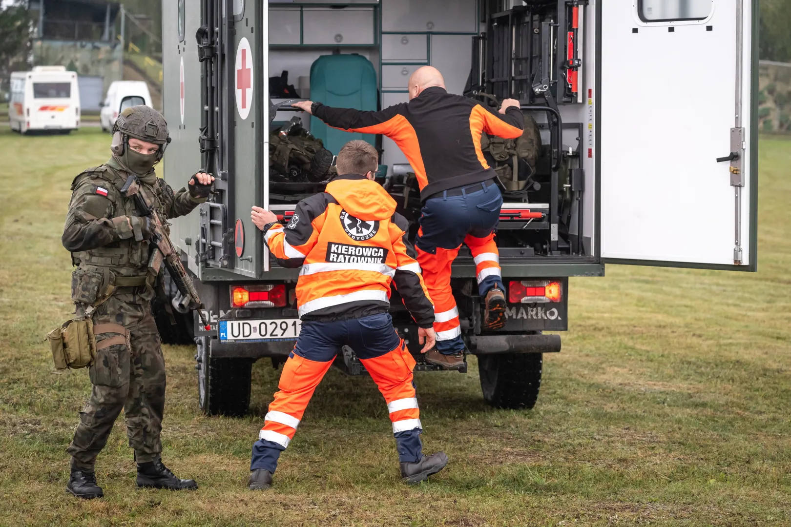Metodyczne zajęcia pokazowe na terenie poligonu Toruńskiego w miejscowości Kijewo. Fot. PAP/Tytus Żmijewski