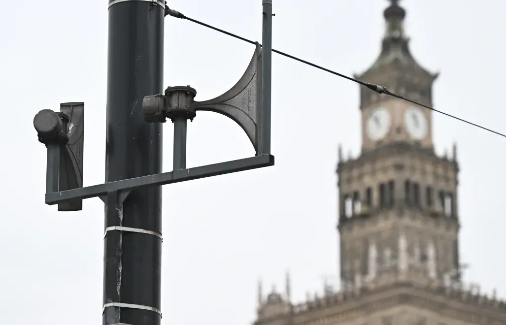 Syreny alarmowe w centrum Warszawy, fot. PAP/Radek Pietruszka