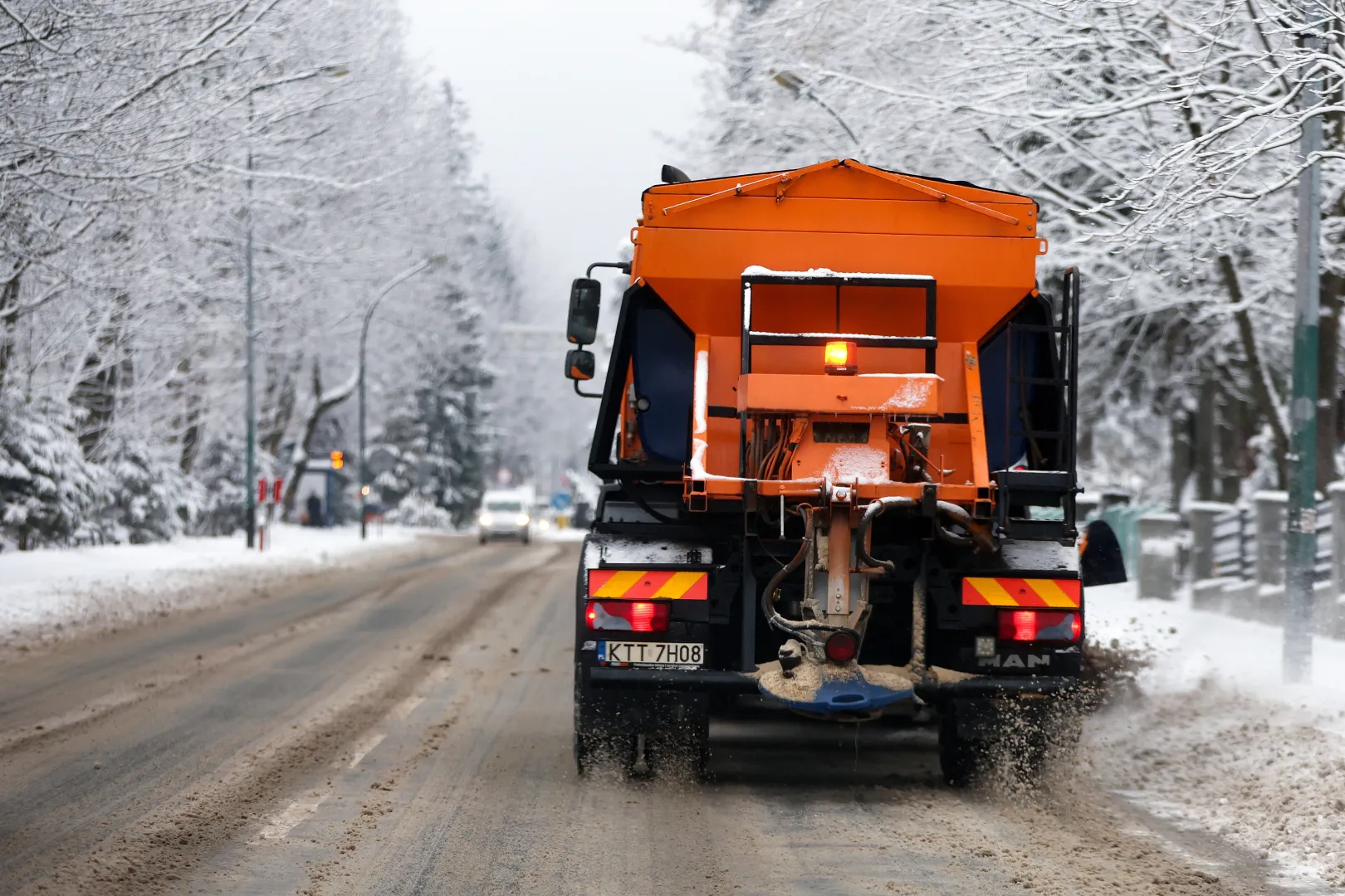 Ulice Zakopanego po opadach śniegu. Zdj. Ilustracyjne. Fot. PAP/Grzegorz Momot