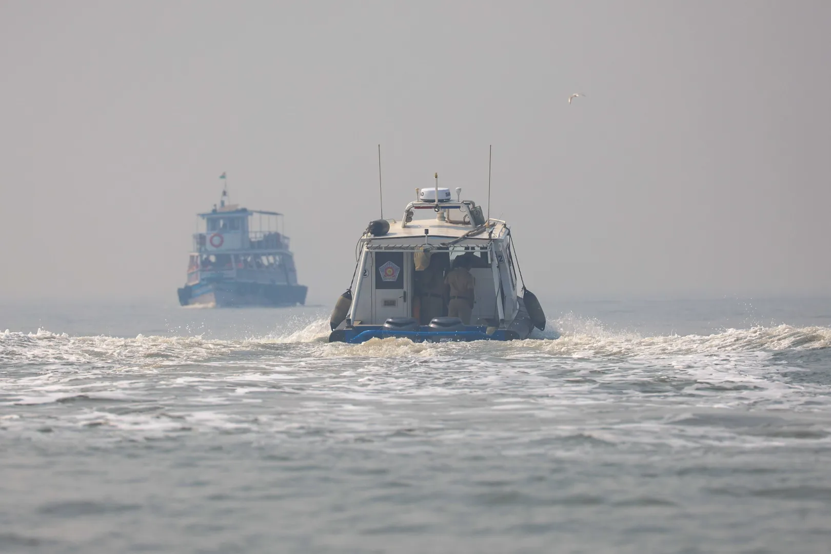 Łódź motorowa, zdjęcie ilustracyjne. Fot. PAP/EPA/DIVYAKANT SOLANKI Dostawca: PAP/EPA.