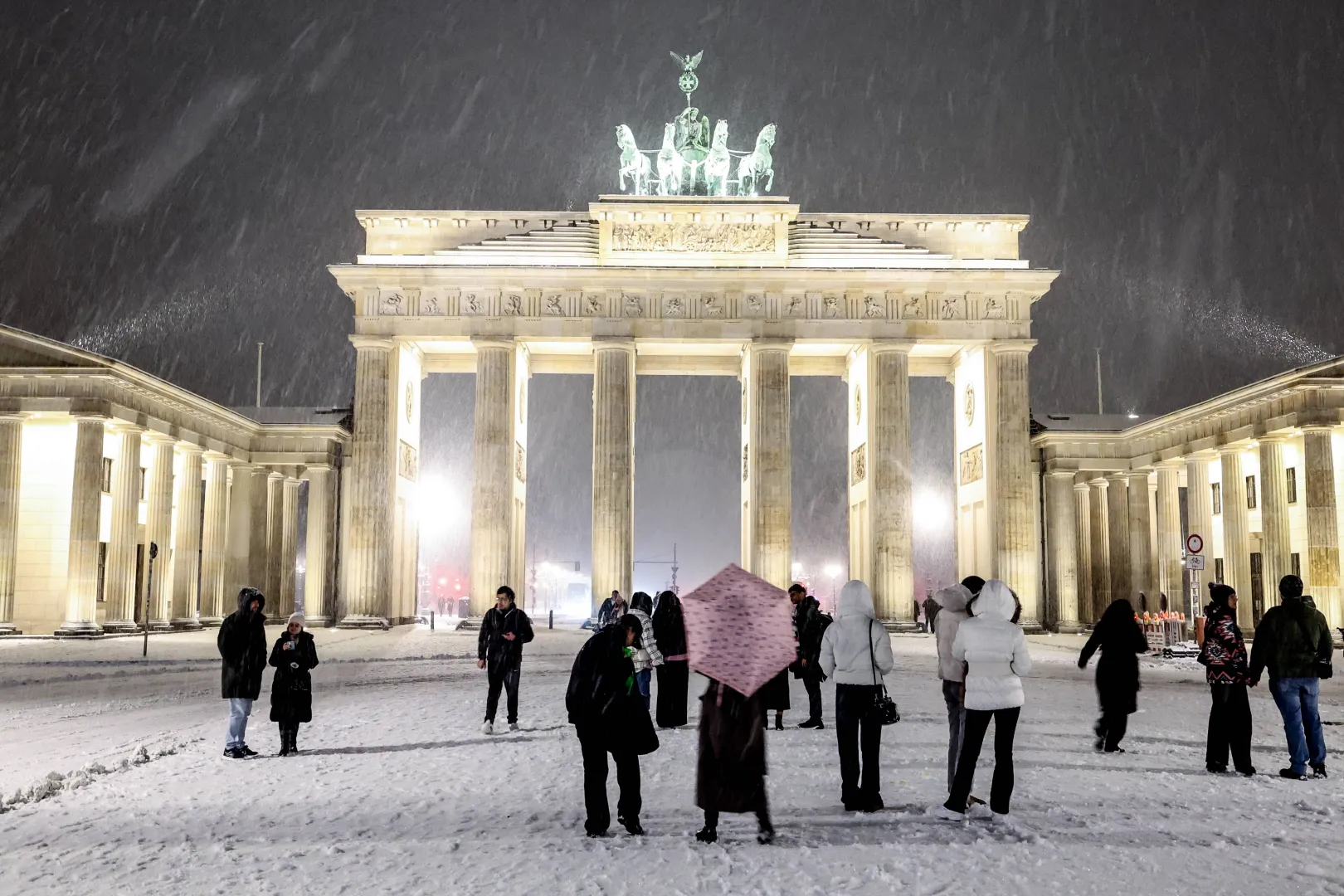 Brama Brandenburska w Berlinie. Fot. PAP/EPA/FILIP SINGER