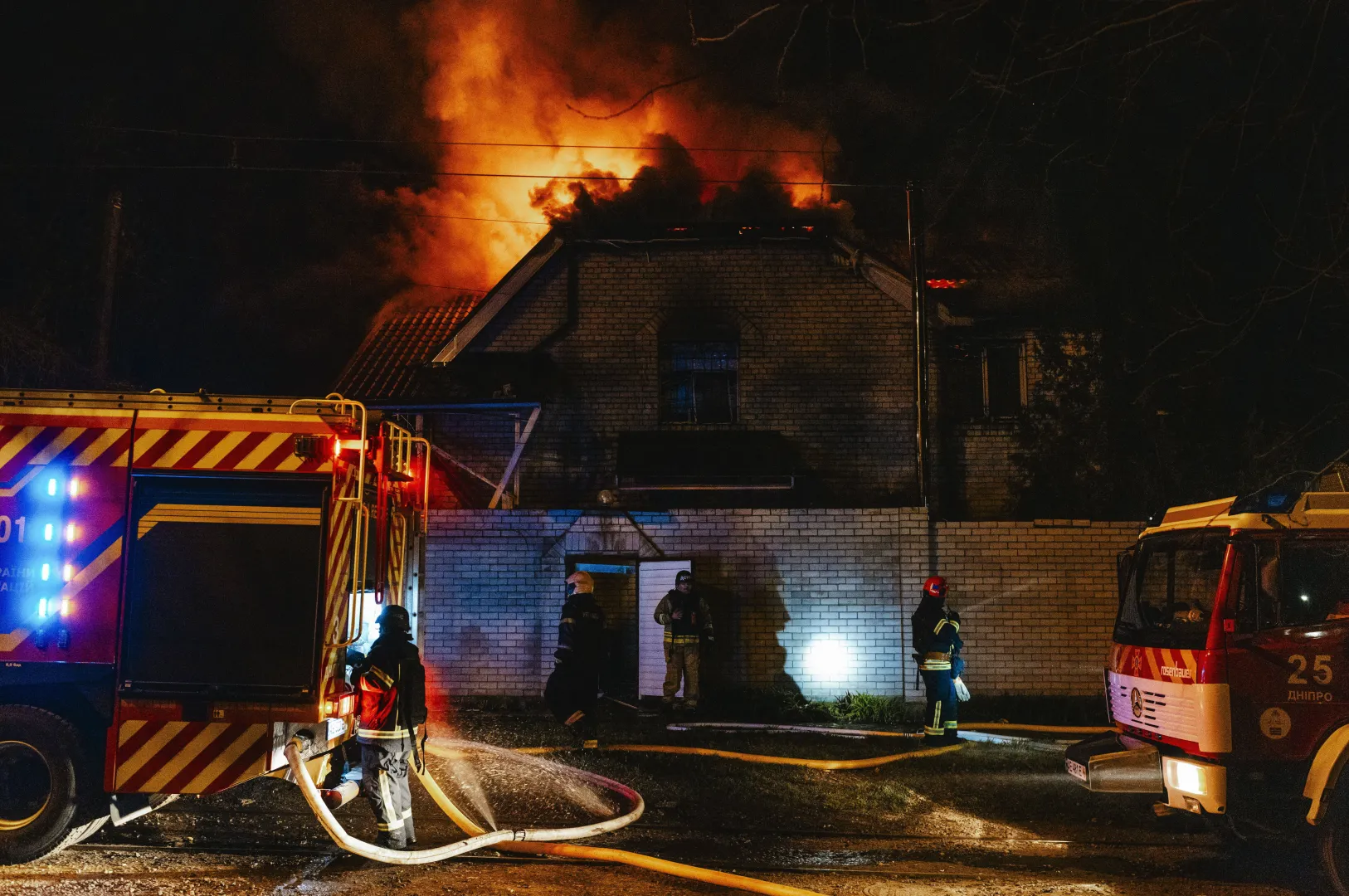 Разрушения в Днепре вследствие российского удара. Фотоиллюстрация. Fot. PAP/EPA/Arsen Dzodzaiev