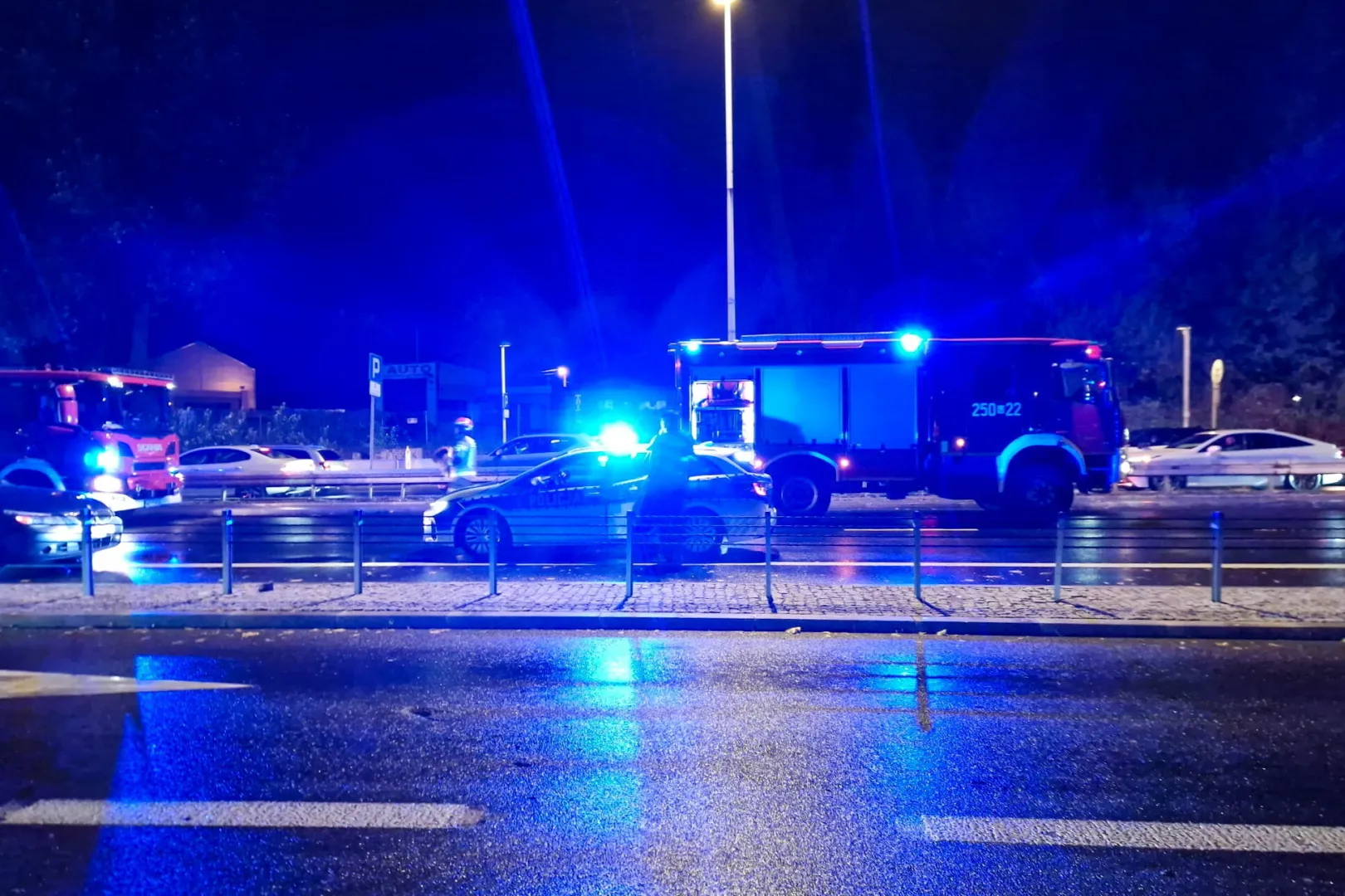 Doszło do zderzenia pięciu pojazdów osobowych. Fot. PAP (zdjęcie ilustracyjne)