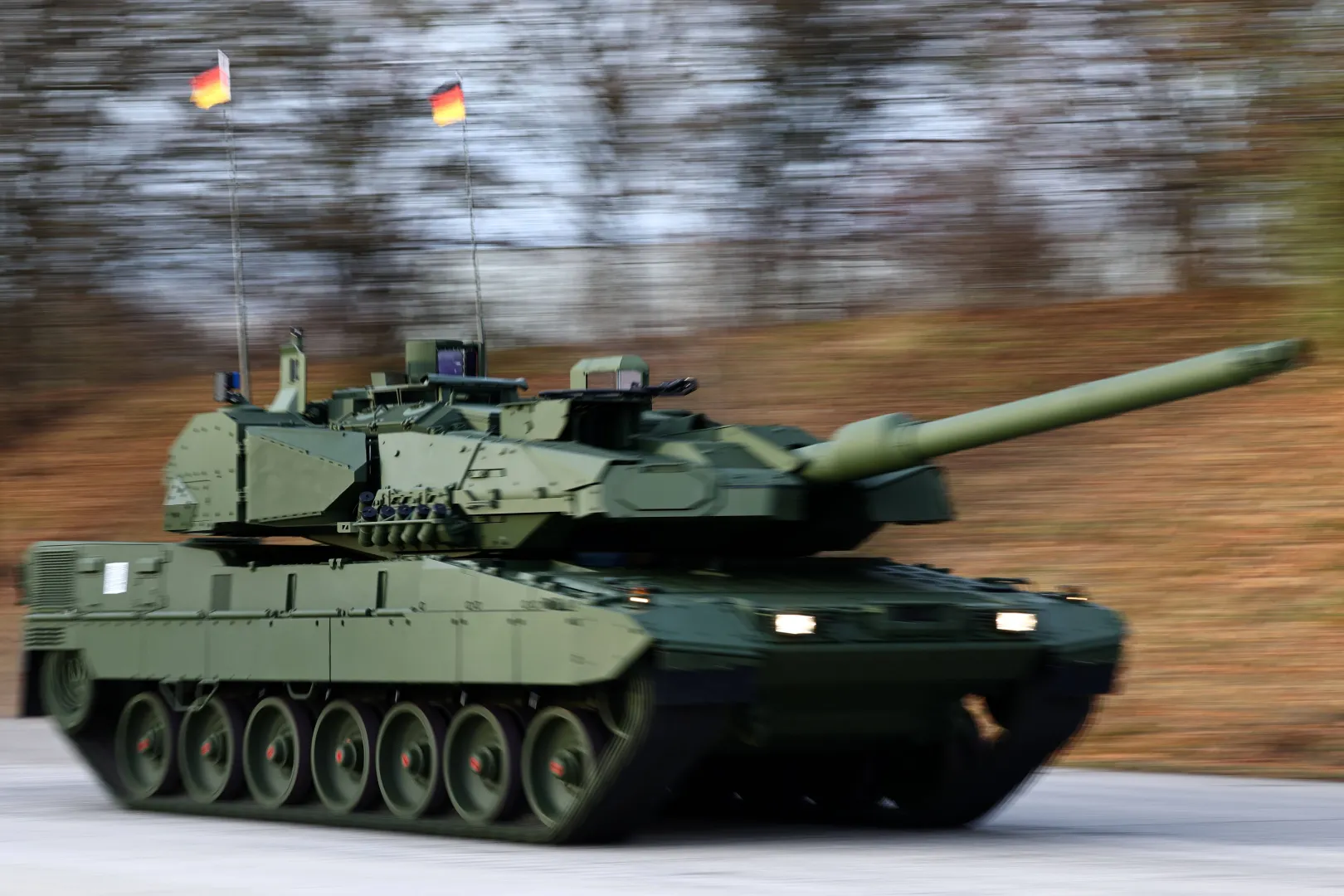 Німецький танк Leopard 2. Fot. PAP/EPA/ANNA SZILAGYI