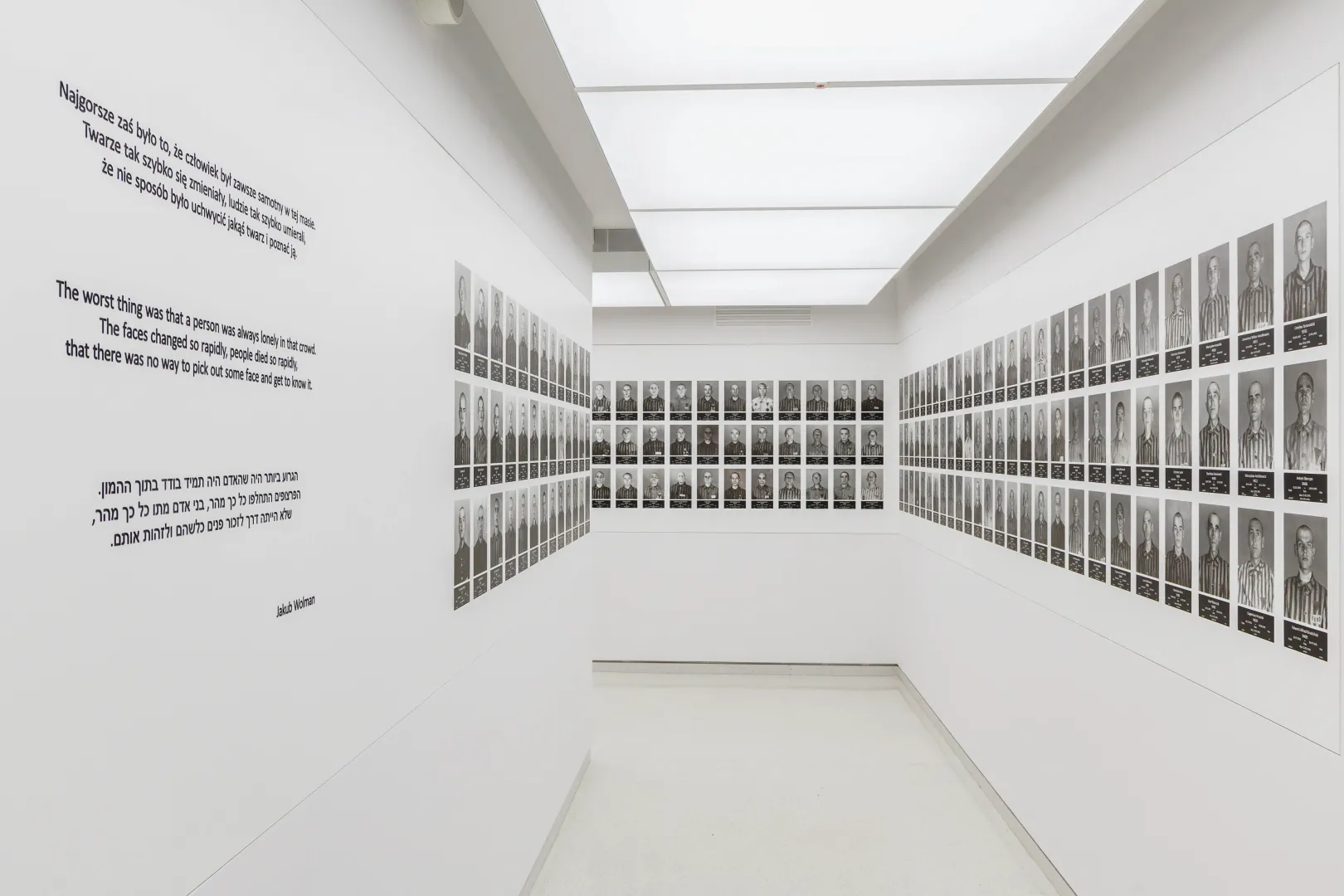 Prezentacja pierwszej z trzech części nowej wystawy głównej „Auschwitz – doświadczenia więźniów obozu” w Muzeum Auschwitz w Oświęcimiu. Fot. PAP/Art Service