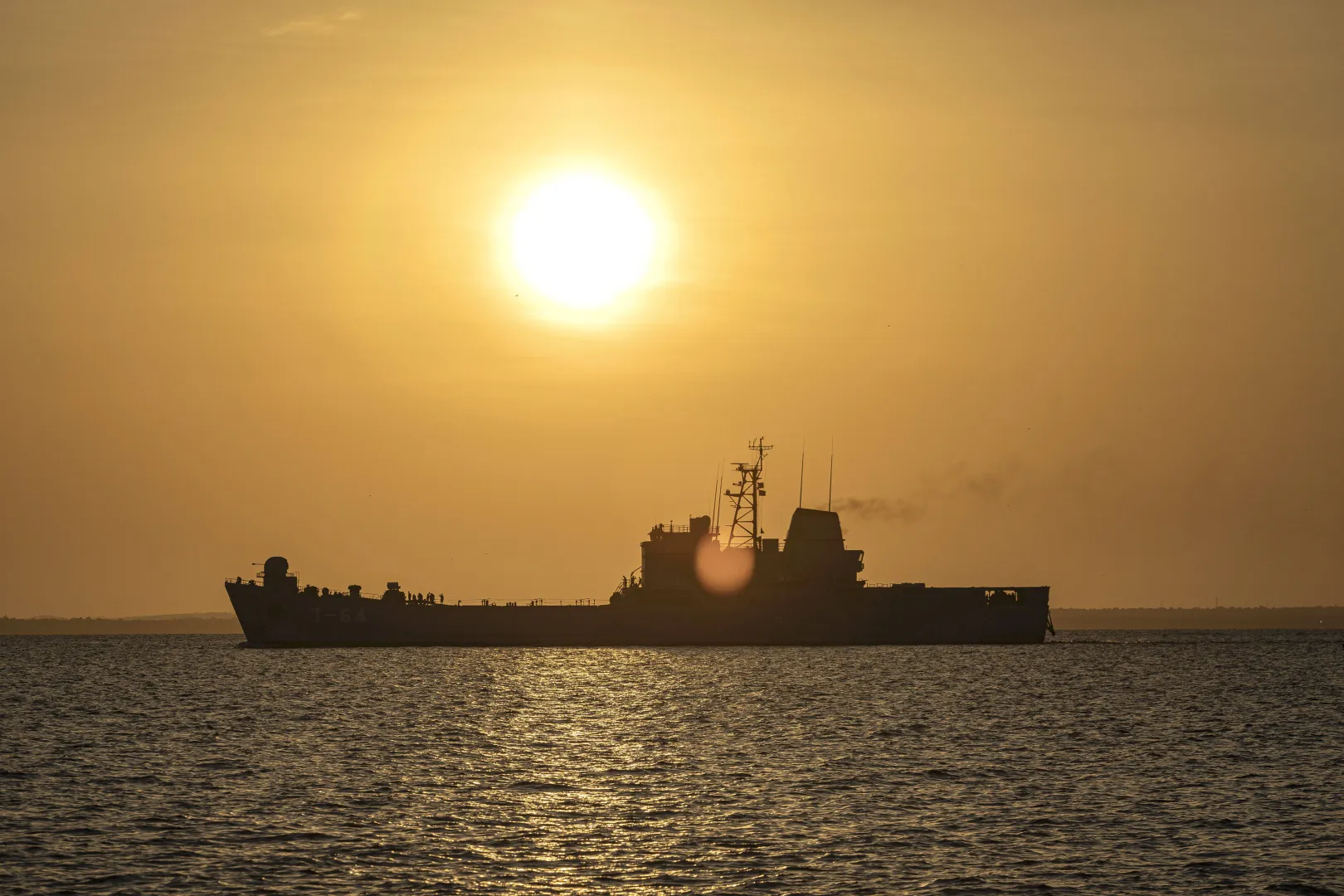 Amerykański statek. Fot. PAP/EPA/Henry Chirinos