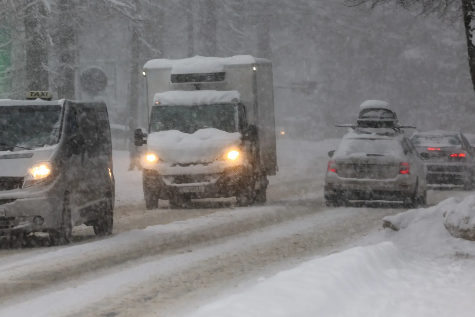 Intensywne opady śniegu. Fot. PAP/Grzegorz Momot