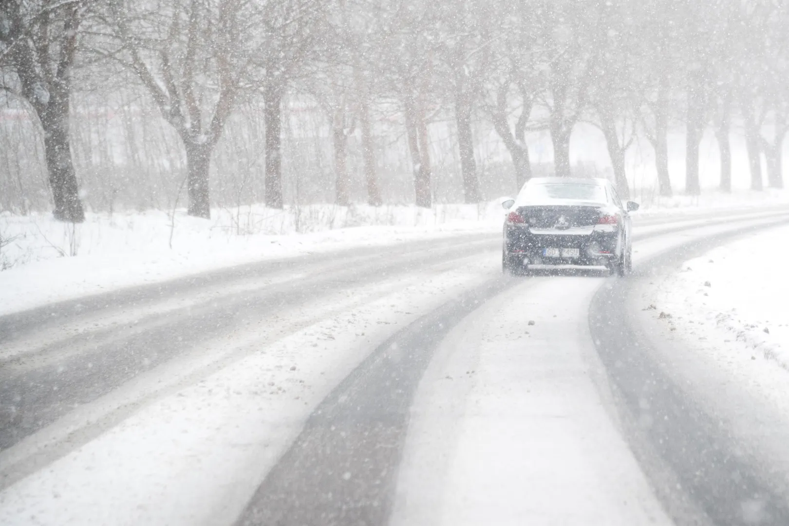 Polacy ocenili swoją jazdę zimą.Fot. PAP/Andrzej Jackowski