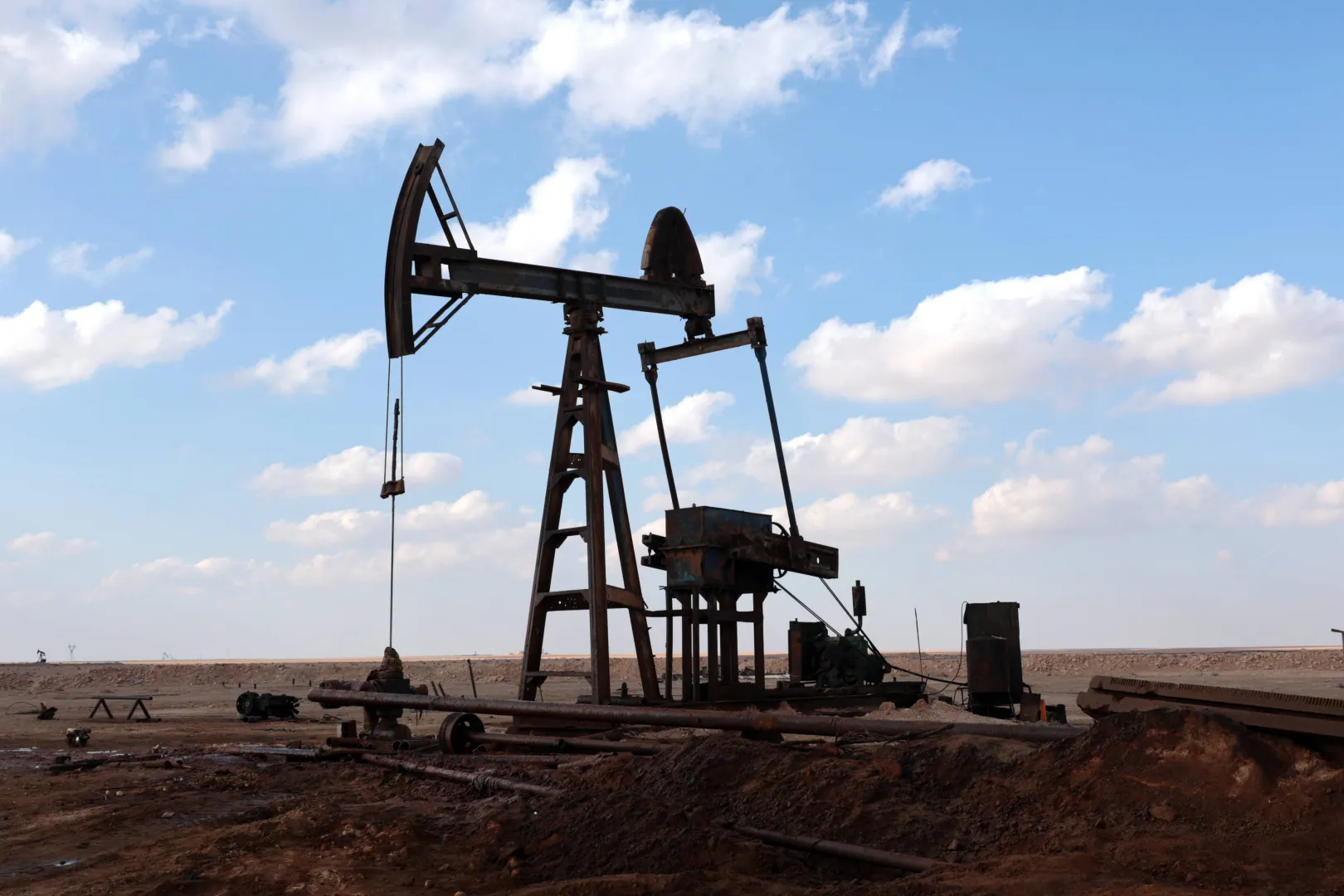 Ropa naftowa (zdjęcie ilustracyjne). Fot. EPA/MOHAMMED AL-RIFAI