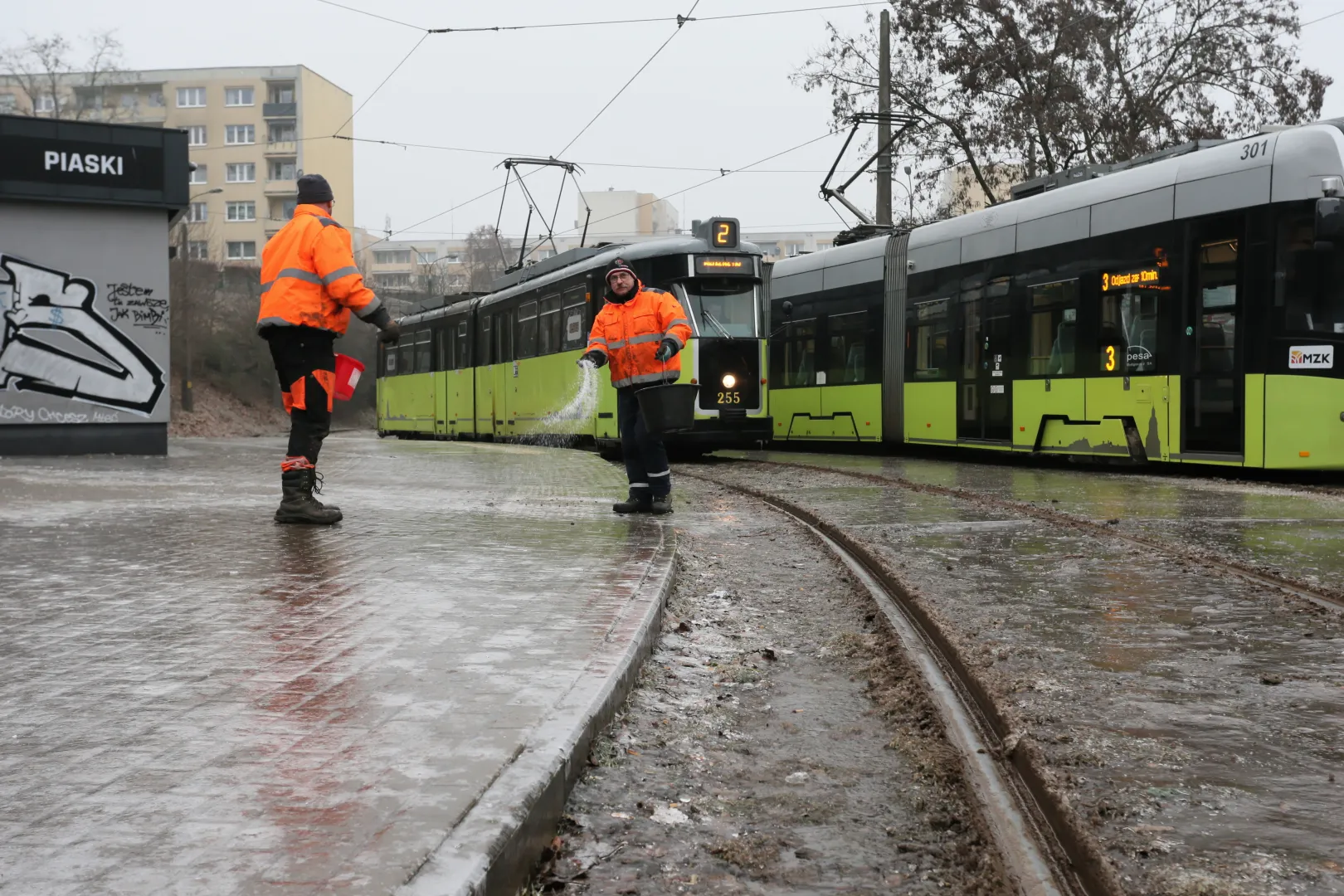 Opady marznącego deszczu w Gorzowie Wielkopolskim Fot. PAP/Lech Muszyński