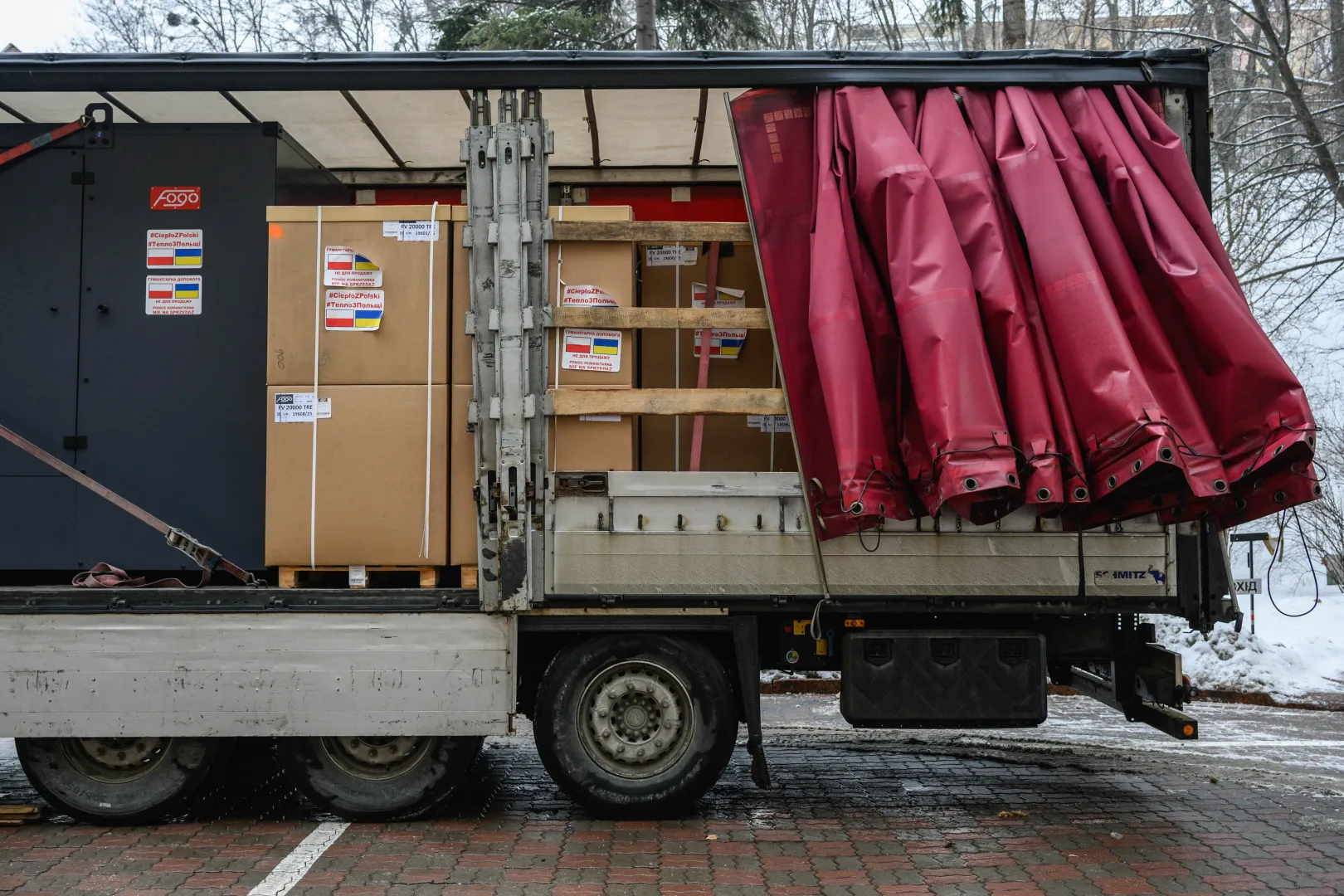 Передача генераторов Украине в рамках акции "Тепло из Польши для Киева".  Fot. PAP/Vladyslav Musiienko