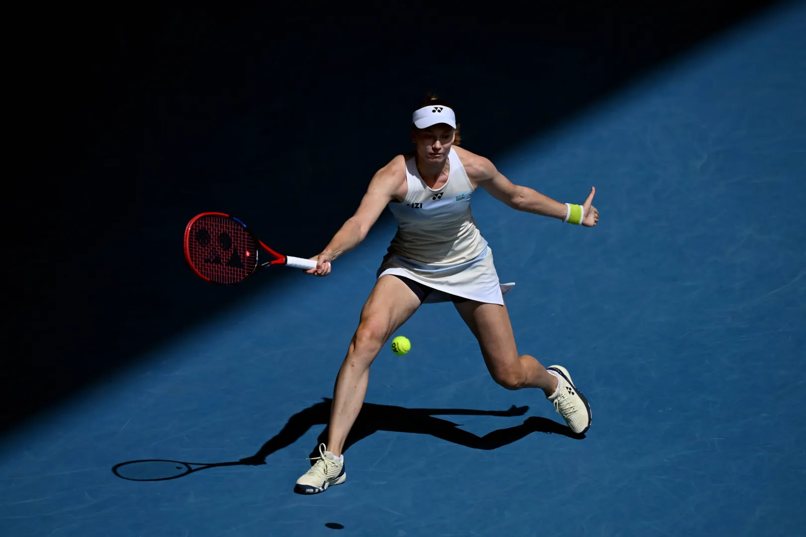 Jelena Rybakina. Fot. PAP/EPA/JAMES ROSS