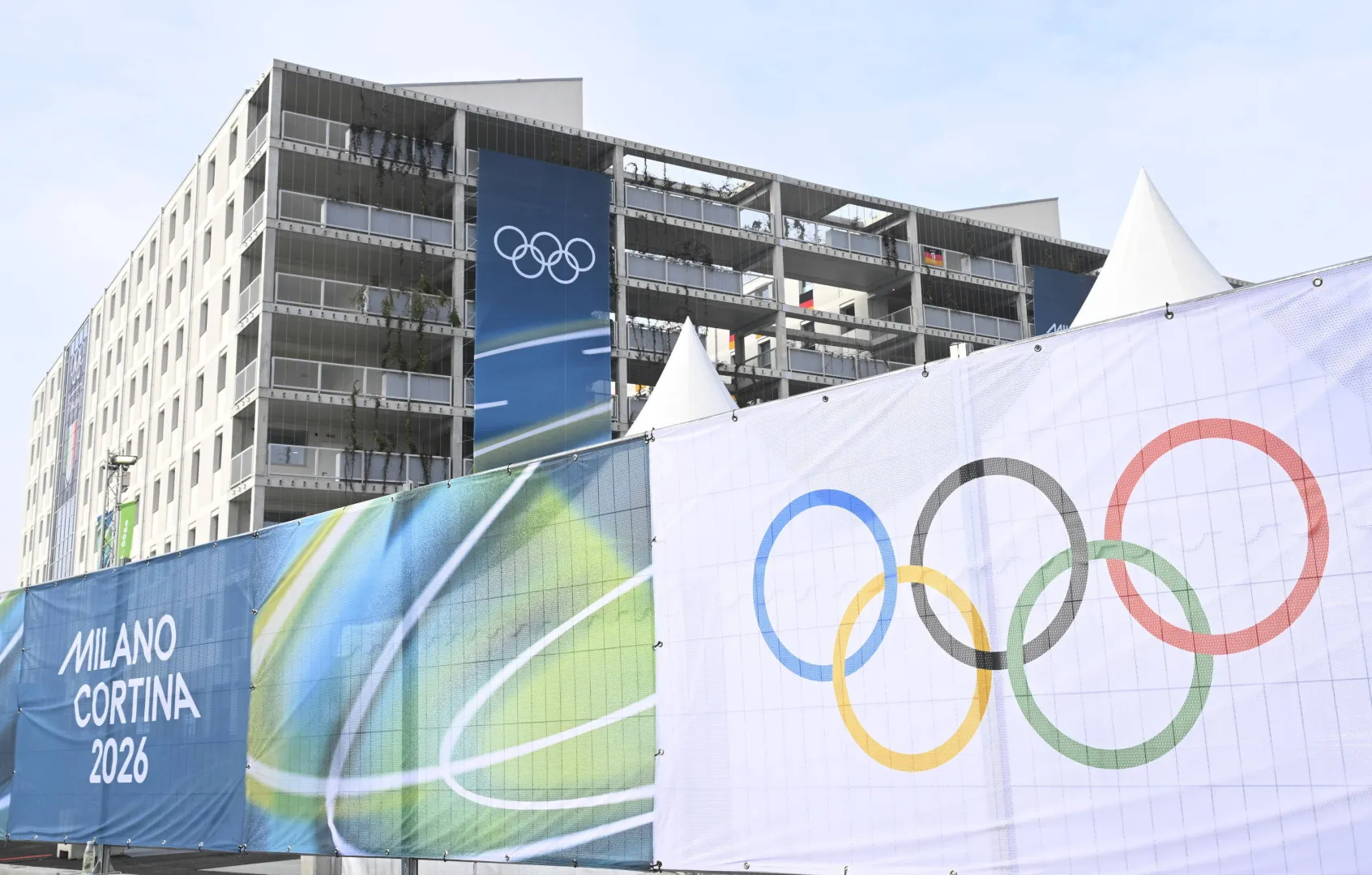Wioska olimpijska w Mediolanie, fot. PAP/EPA/ANSA/DANIEL DAL ZENNARO