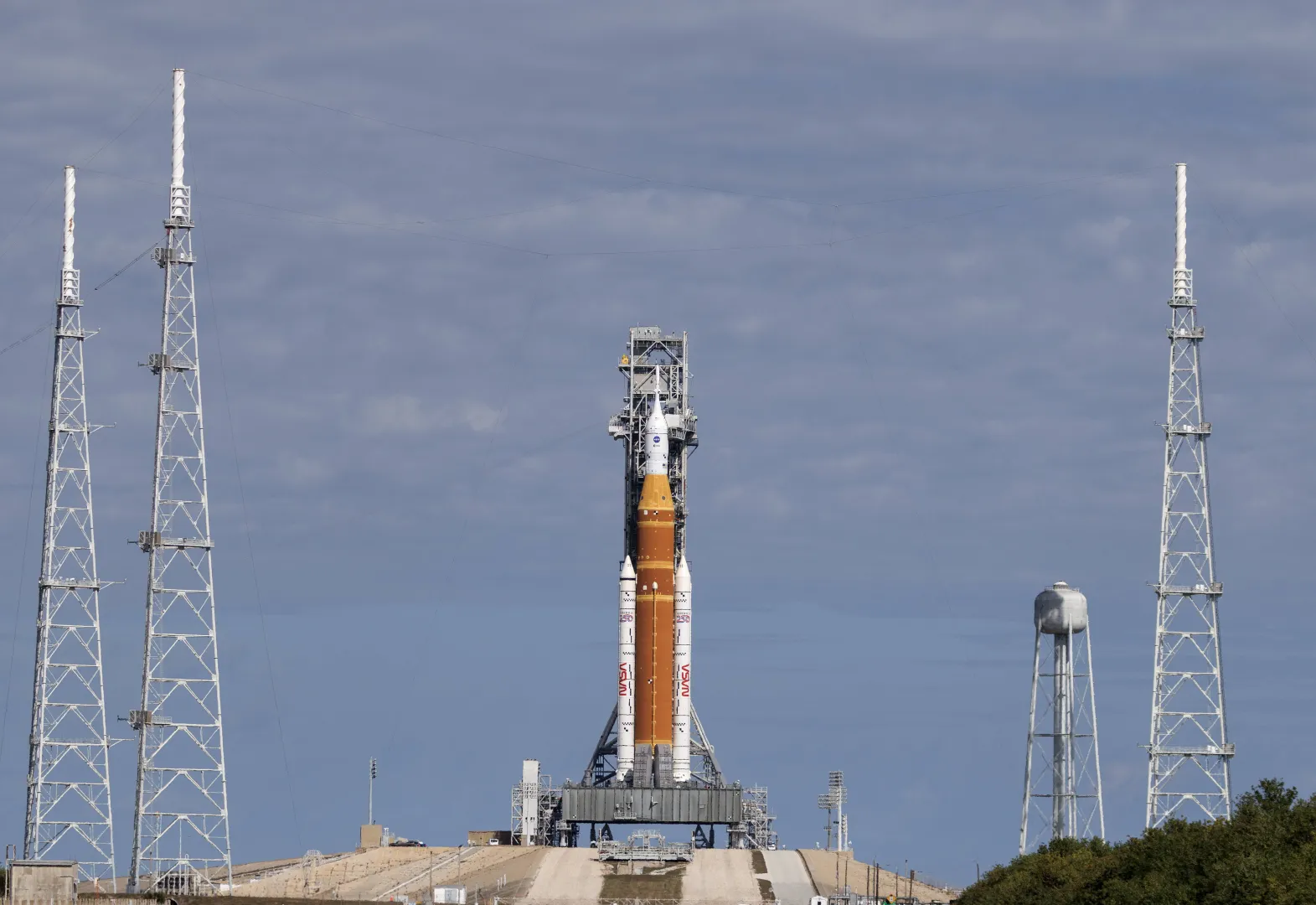 Rakieta z kapsułą Orion. Fot. EPA/CRISTOBAL HERRERA-ULASHKEVICH