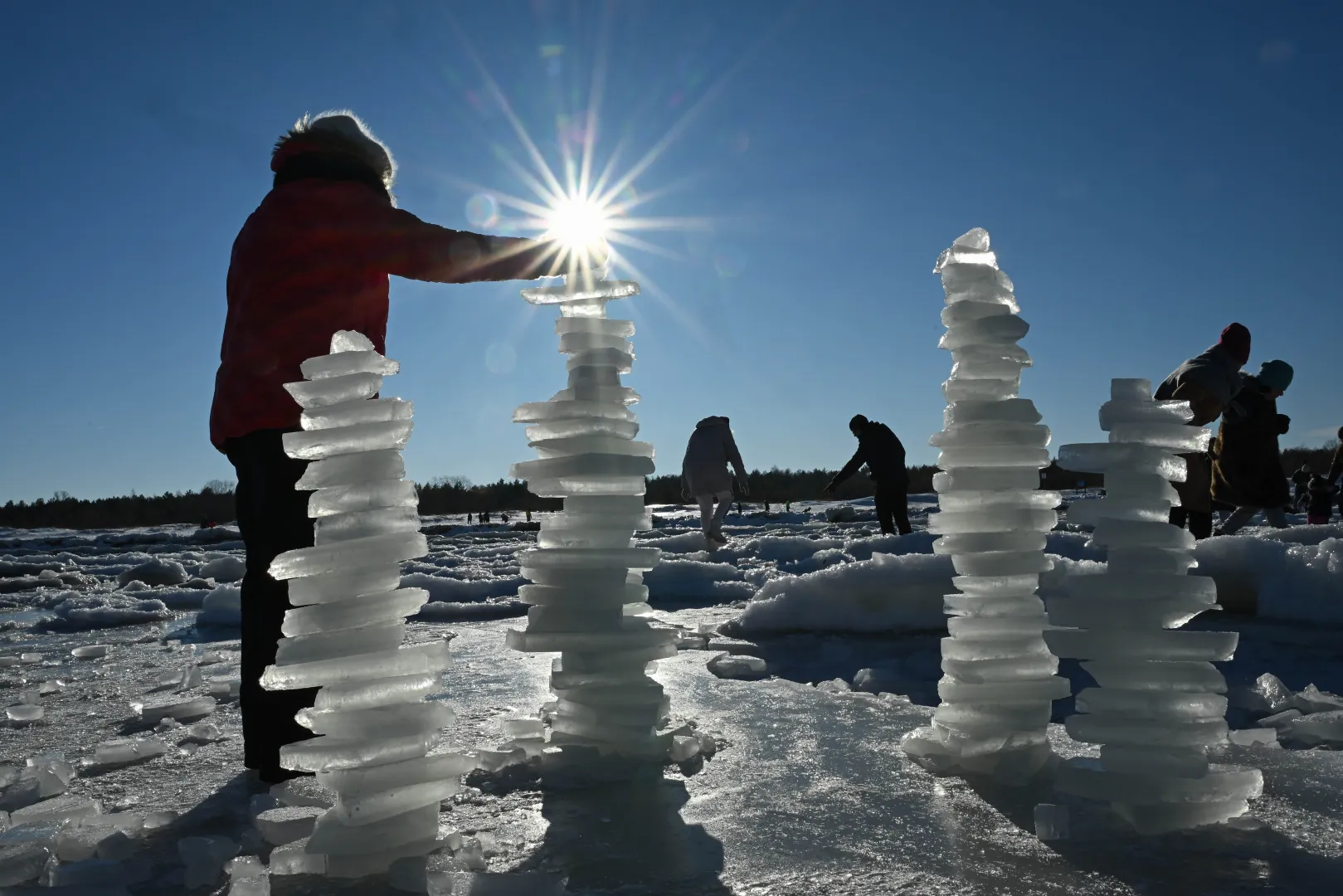 Torosy na plaży w Mikoszewie Fot. PAP/Adam Warżawa